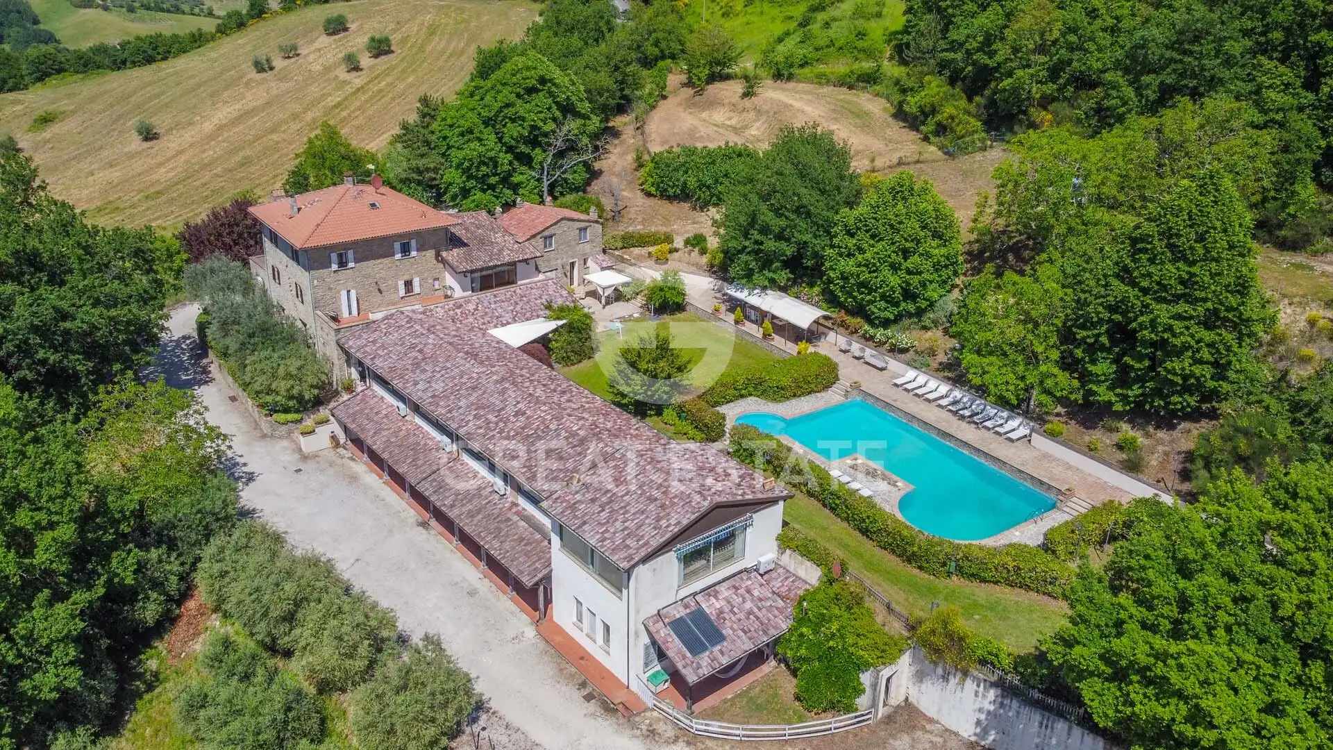 House 1182m² in Italy, Perugia. Priced at 1850000€ rent photo-3