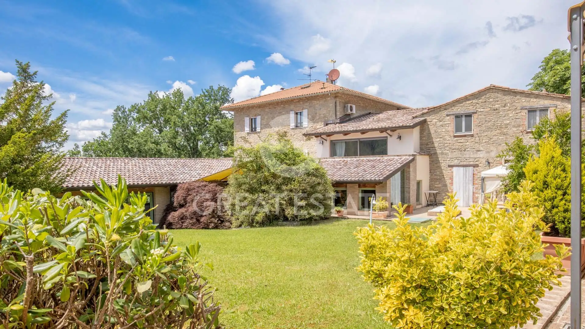 House 1182m² in Italy, Perugia. Priced at 1850000€ rent photo-5