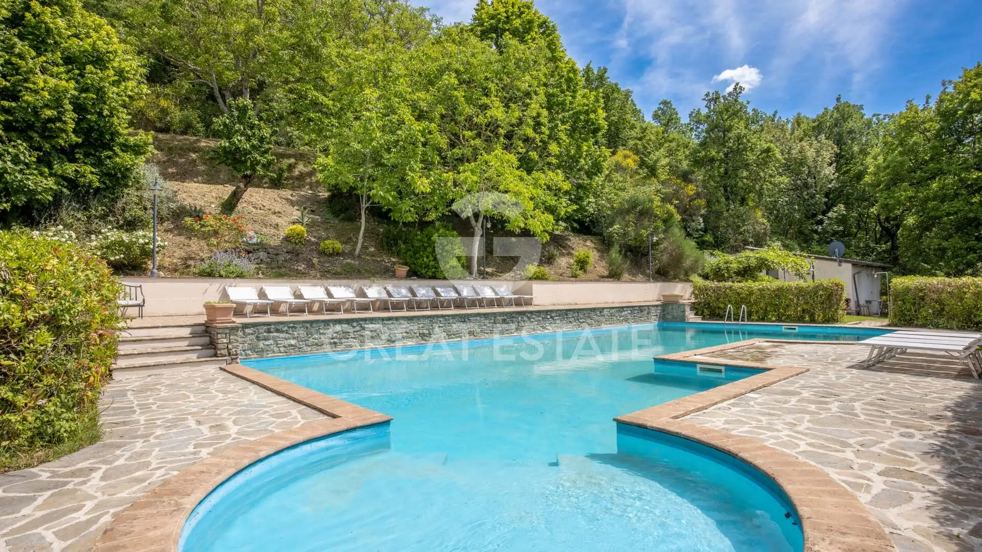 House 1182m² in Italy, Perugia. Priced at 1850000€ rent photo-6
