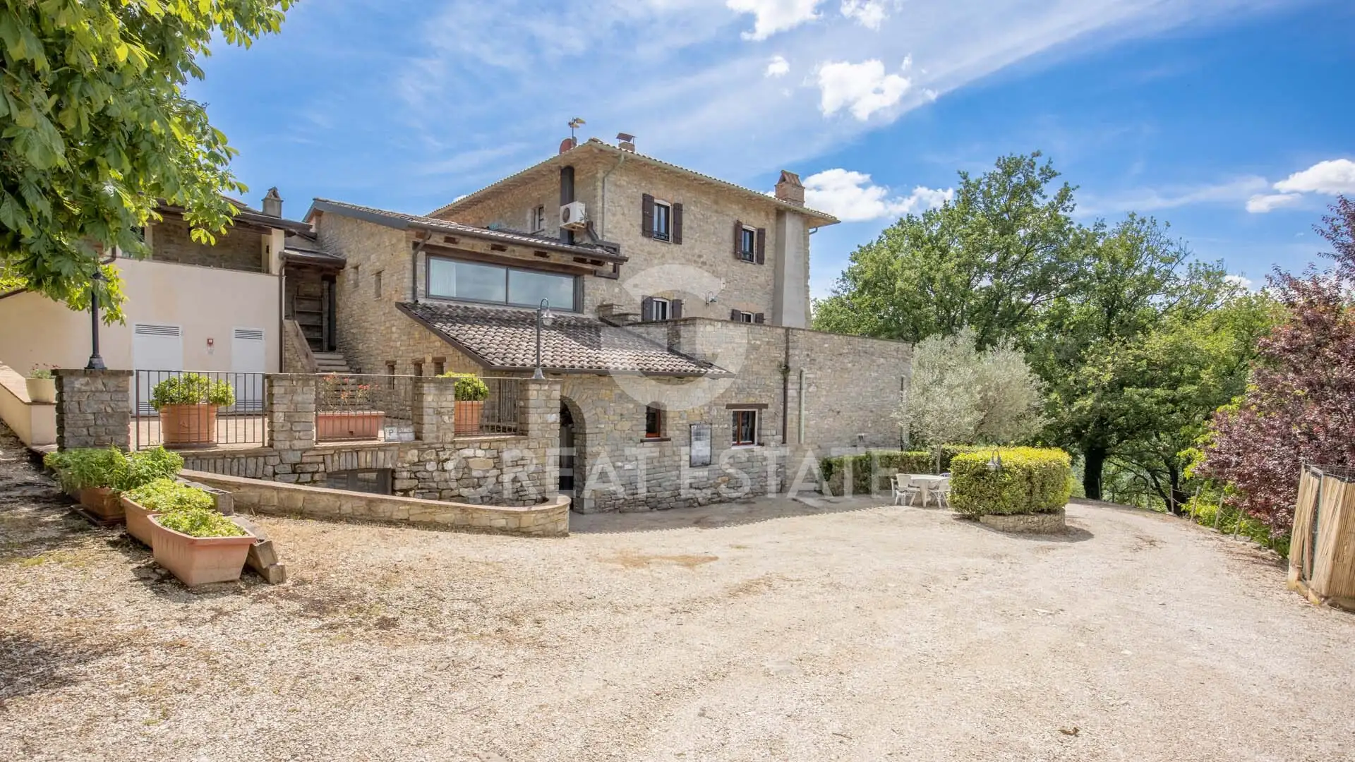 House 1182m² in Italy, Perugia. Priced at 1850000€ rent photo-8