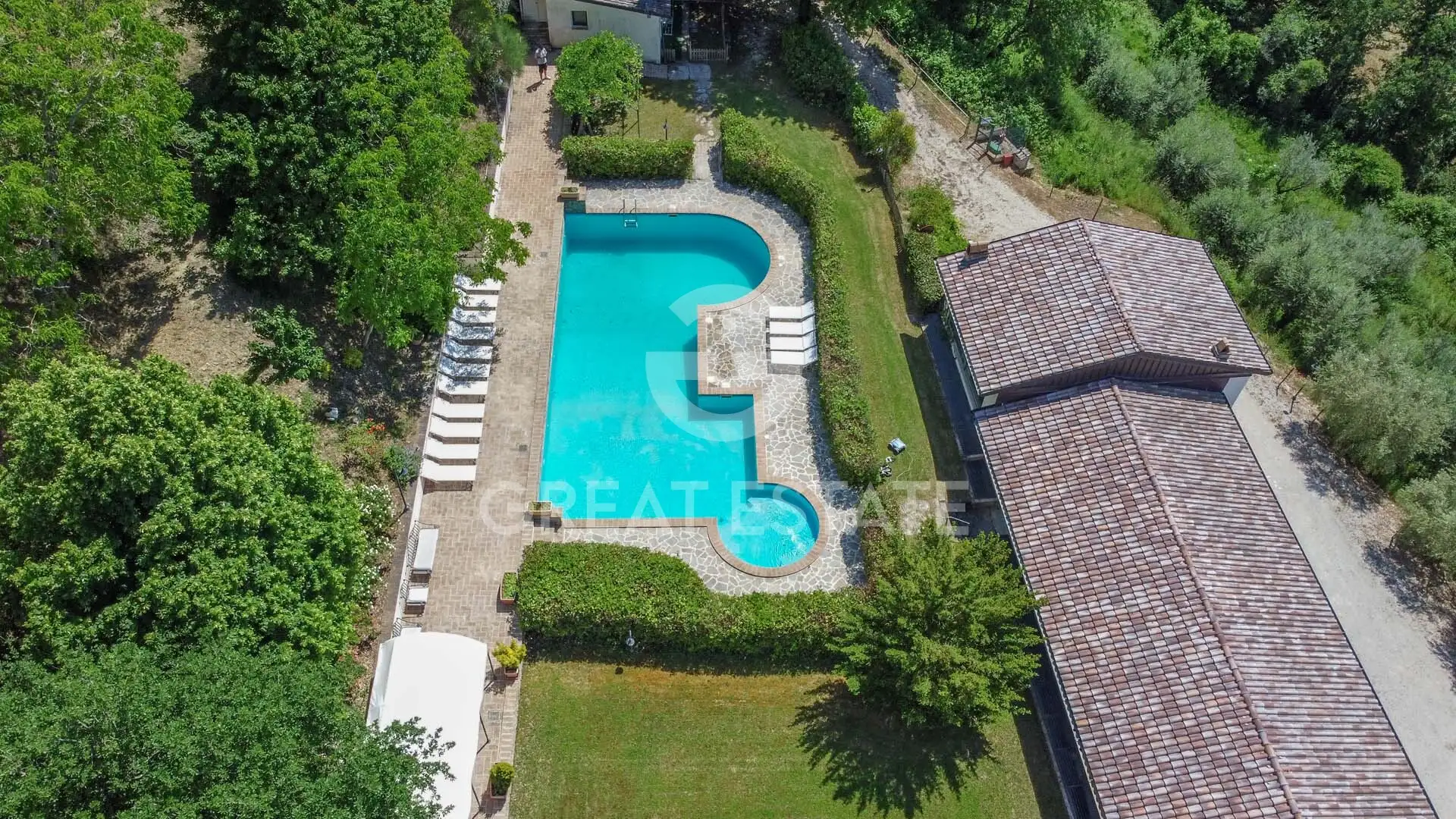 House 1182m² in Italy, Perugia. Priced at 1850000€ rent photo-7
