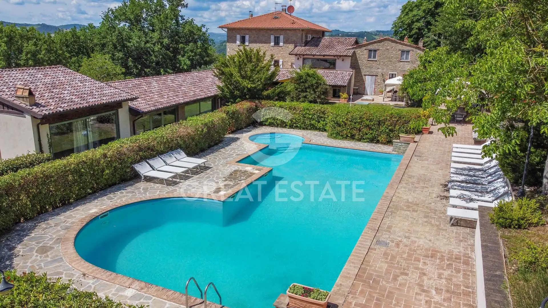 House 1182m² in Italy, Perugia. Priced at 1850000€ rent photo-10