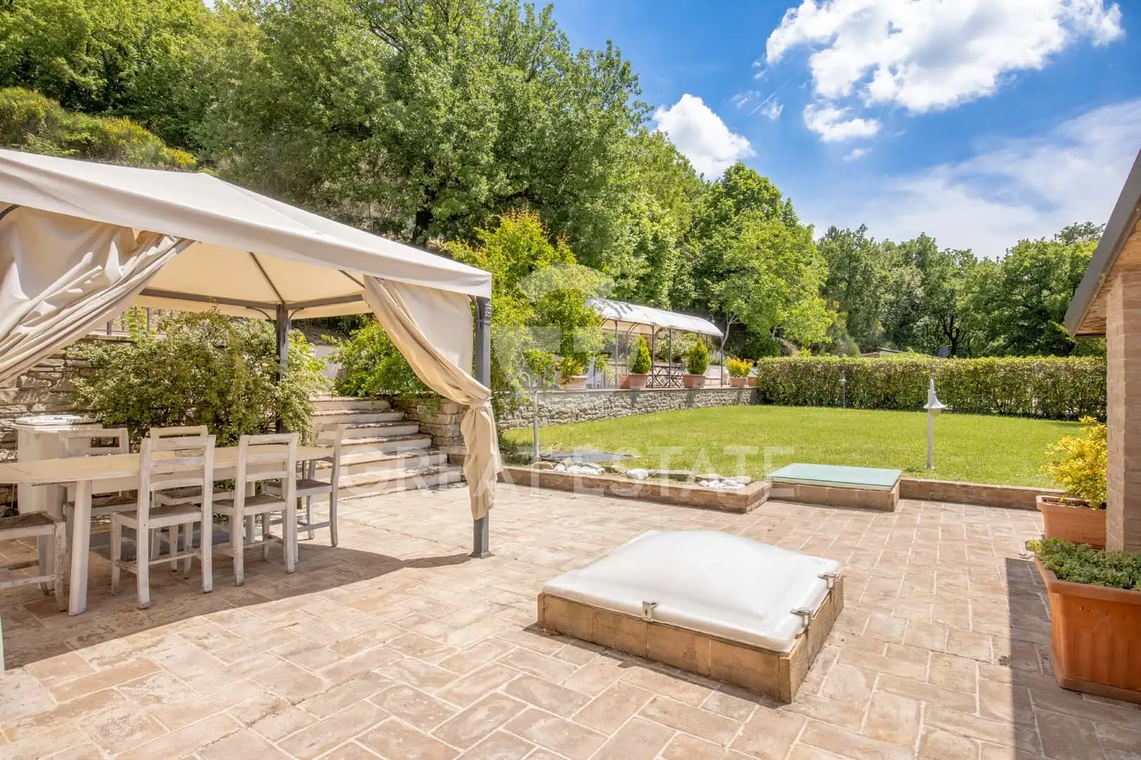 House 1182m² in Italy, Perugia. Priced at 1850000€ rent photo-12