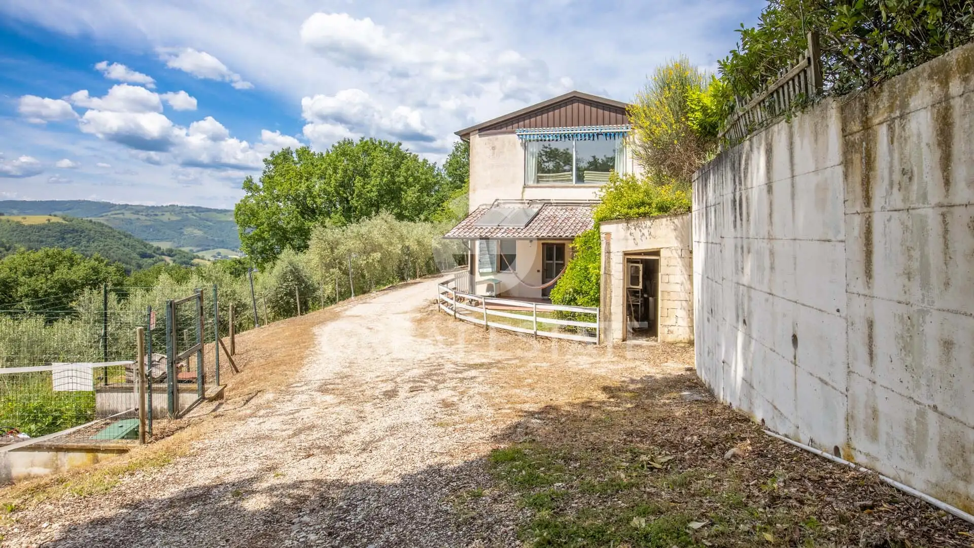 House 1182m² in Italy, Perugia. Priced at 1850000€ rent photo-14