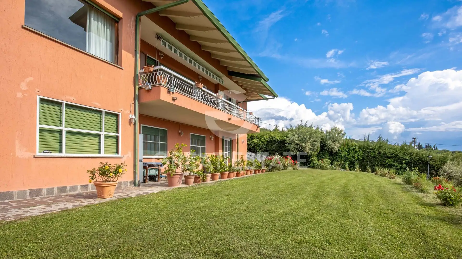 Villa 445m² in Italy, Perugia. Priced at 780000€ rent photo-4