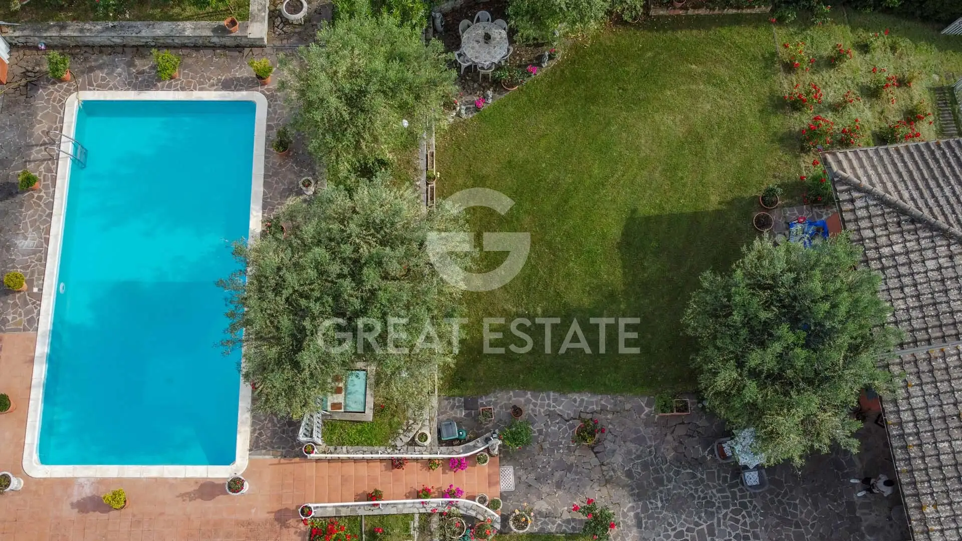 Villa 445m² in Italy, Perugia. Priced at 780000€ rent photo-13