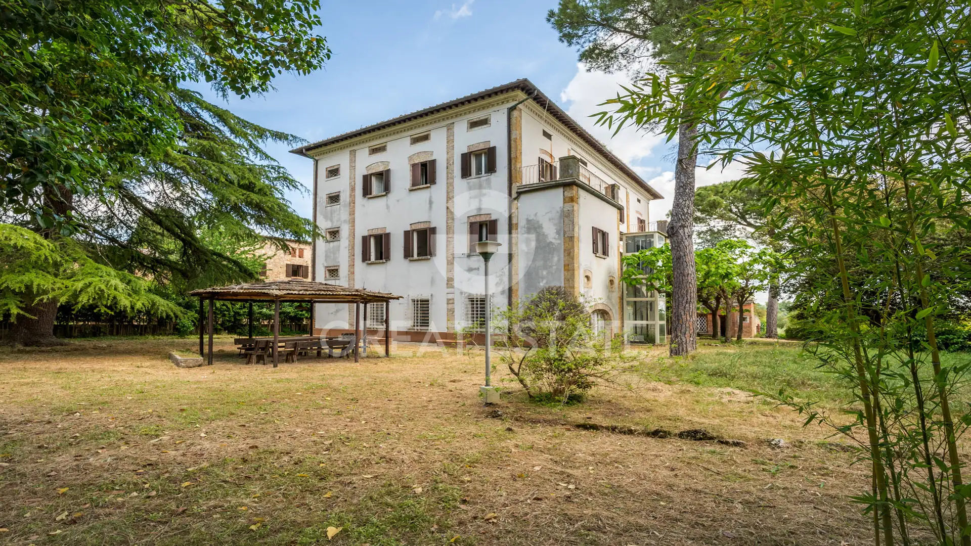 House 2454m² in Italy, Siena. Priced at 1590000€ rent photo-1