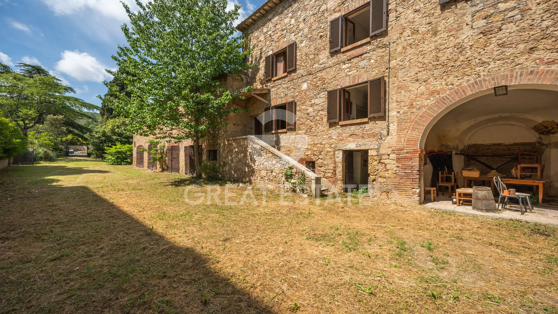 House 2454m² in Italy, Siena. Priced at 1590000€ rent photo-6