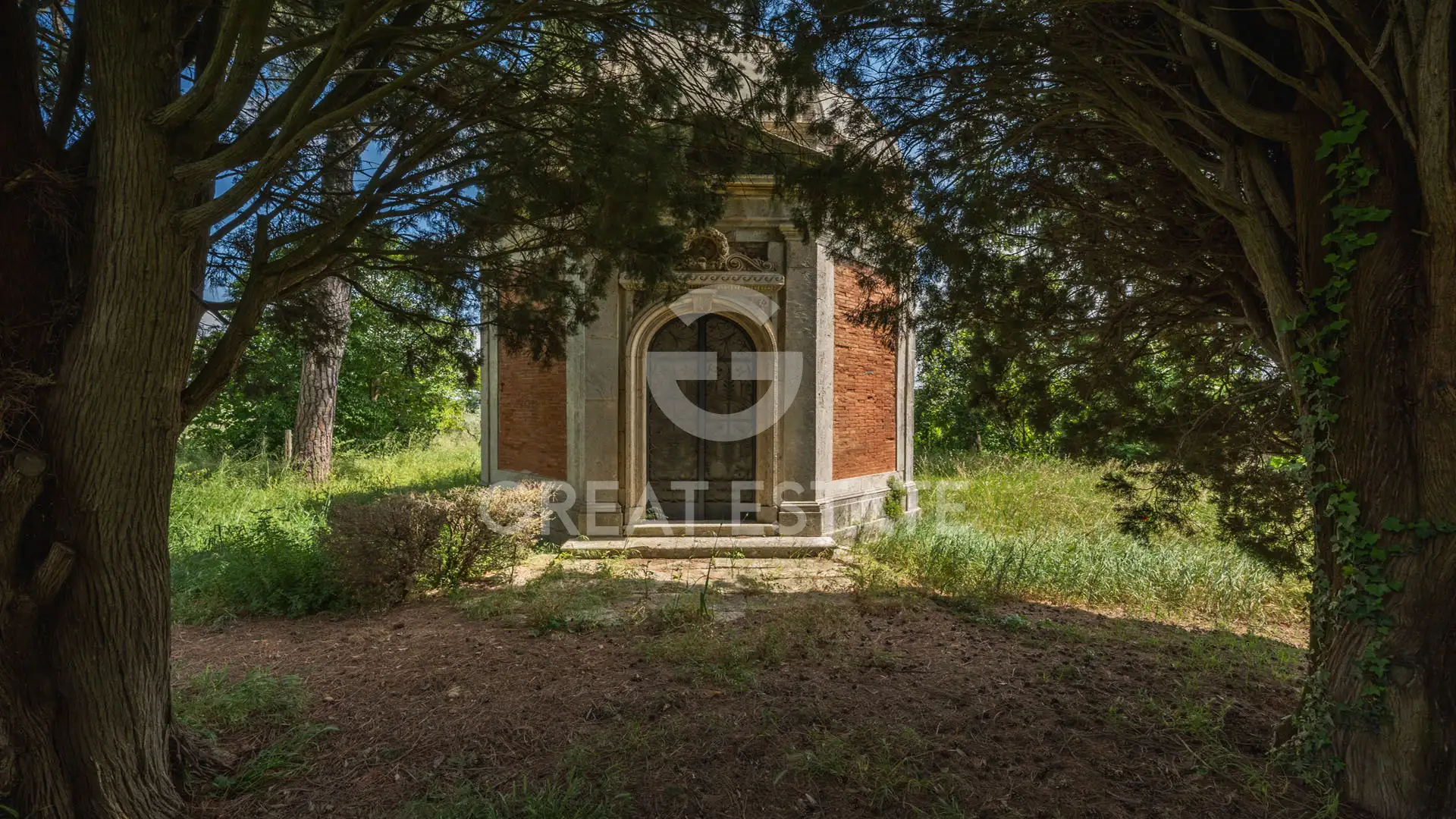 House 2454m² in Italy, Siena. Priced at 1590000€ rent photo-8