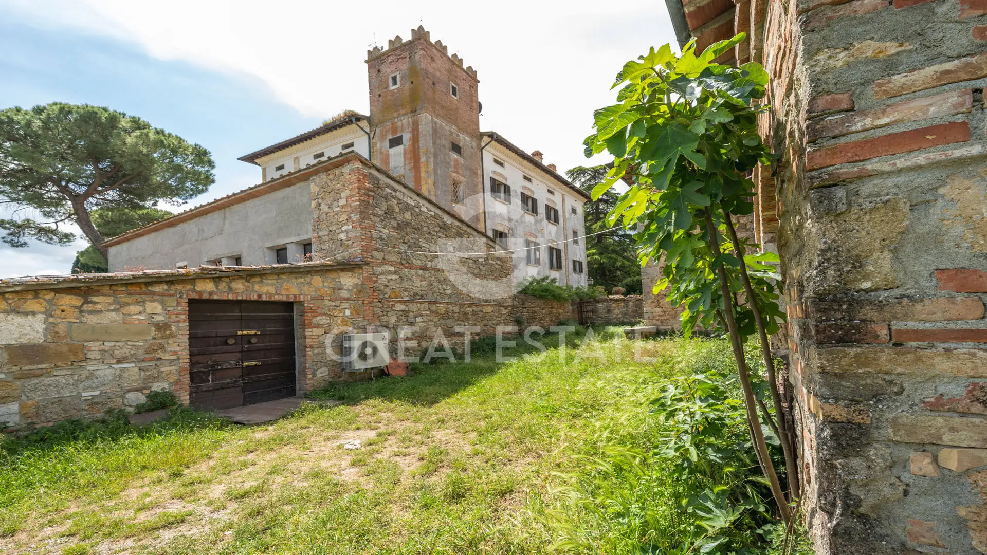 House 2454m² in Italy, Siena. Priced at 1590000€ rent photo-10