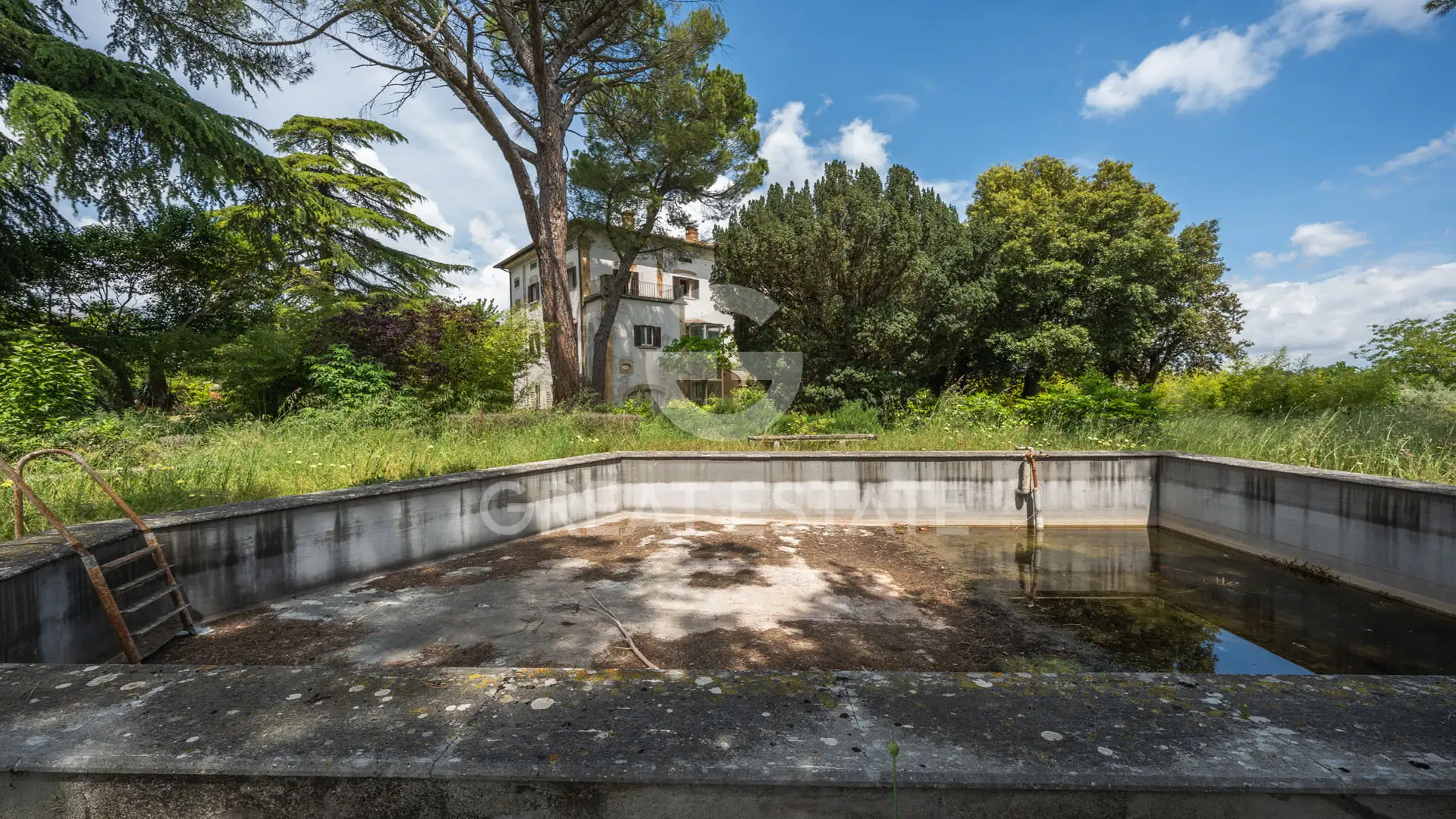 House 2454m² in Italy, Siena. Priced at 1590000€ rent photo-11