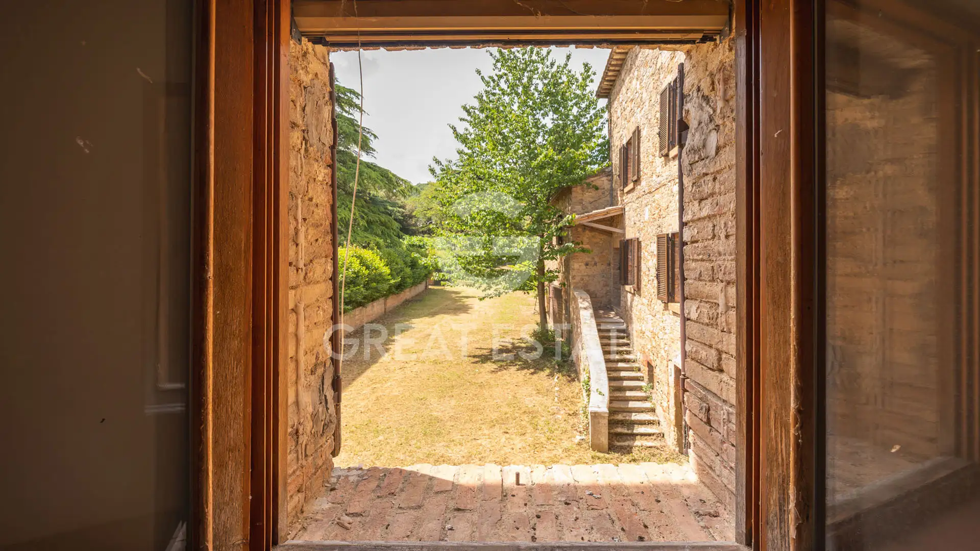 House 2454m² in Italy, Siena. Priced at 1590000€ rent photo-15