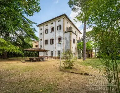 Buy in Italy for 1590000€