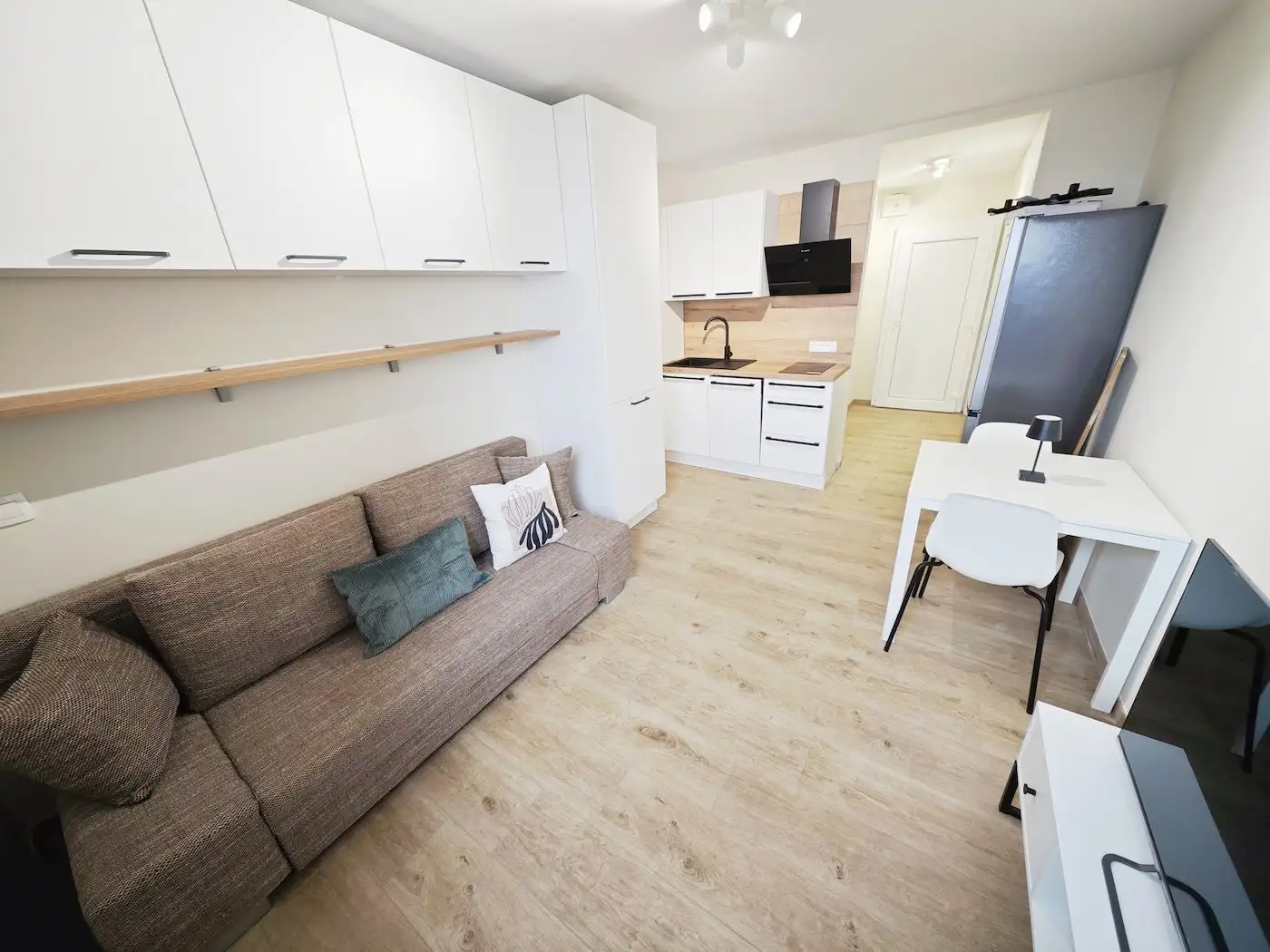 Flat 19m² in Slovenia, Siska. Priced at 139000€ rent photo-1