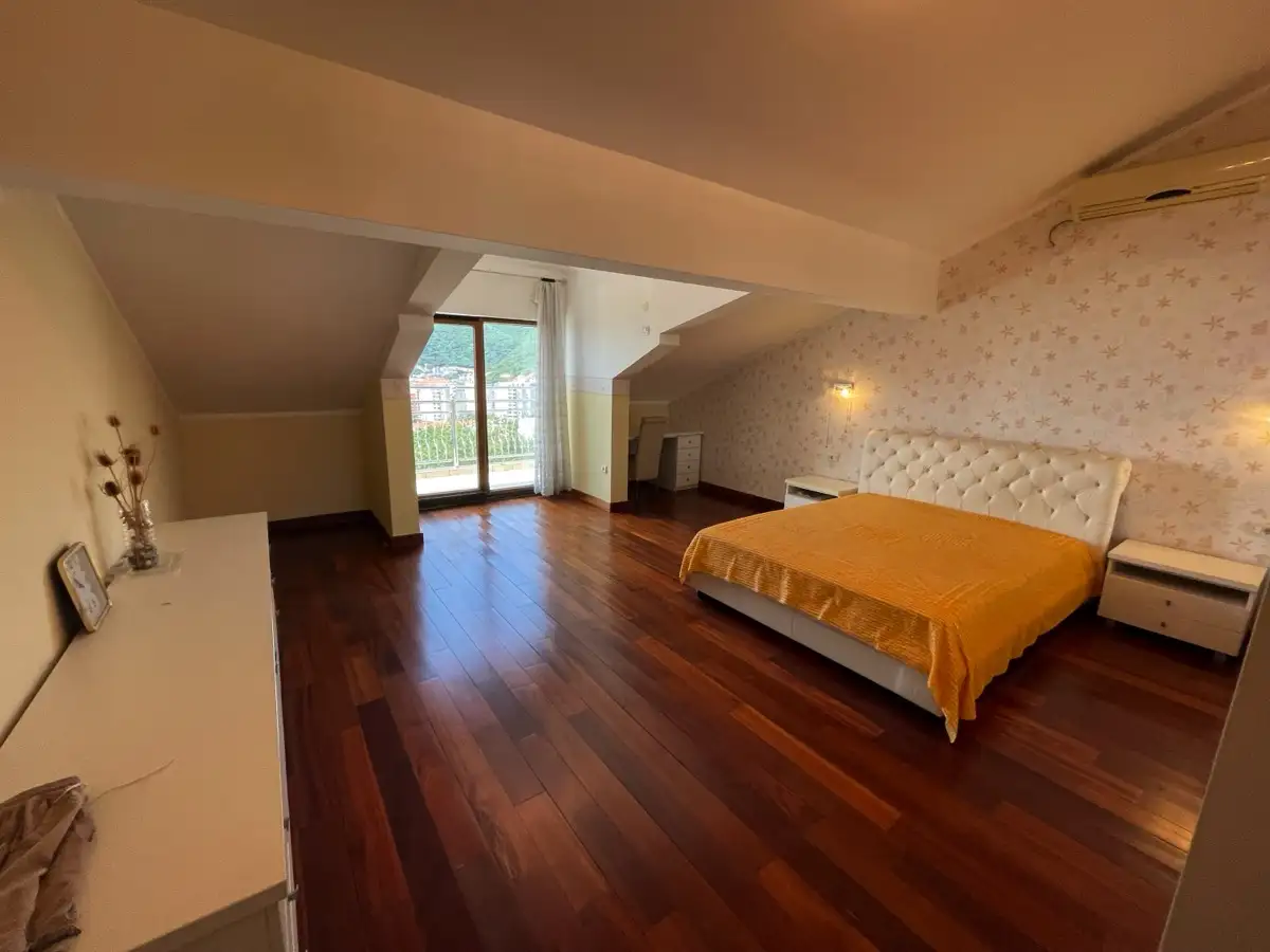 Flat 140m² in Montenegro, Budva. Priced at 310000€ rent photo-17