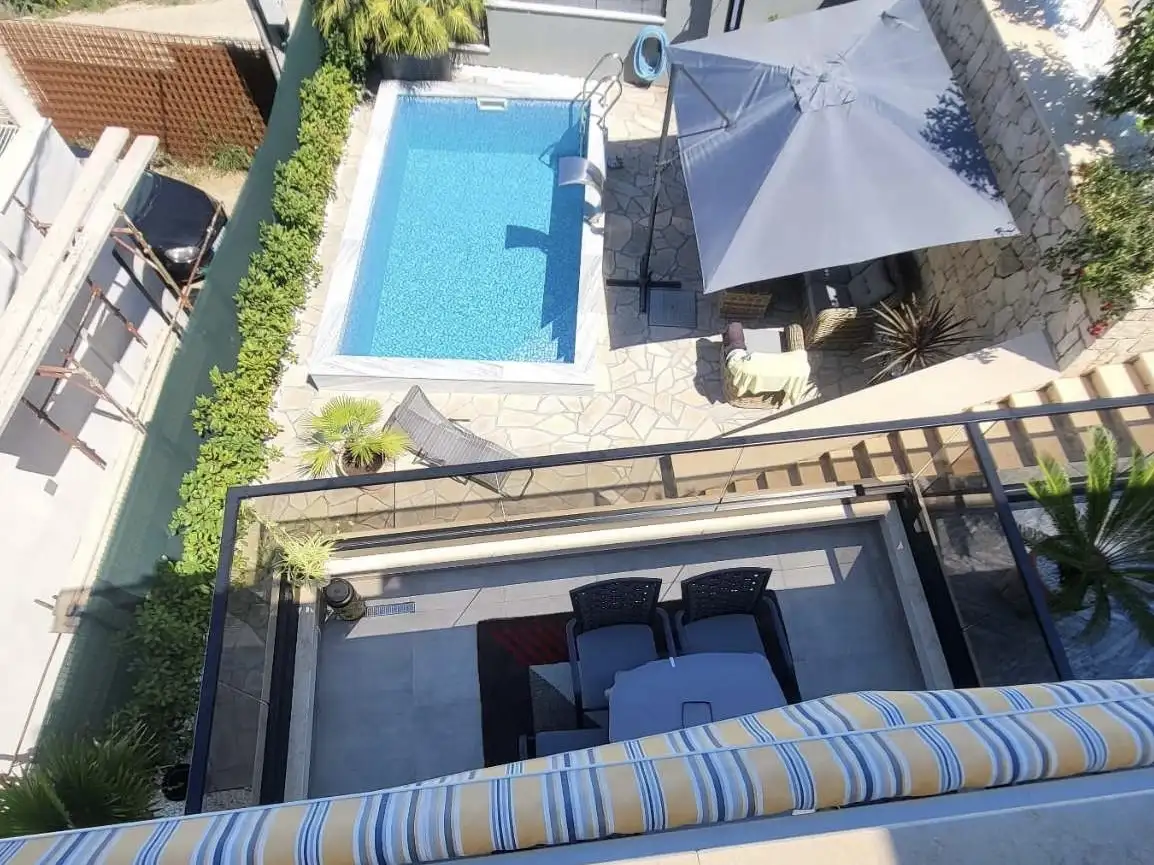 House 305m² in Montenegro, Dobra Voda. Priced at 420000€ rent photo-2