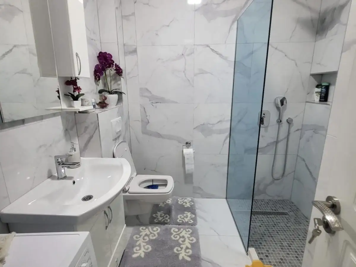 House 305m² in Montenegro, Dobra Voda. Priced at 420000€ rent photo-5
