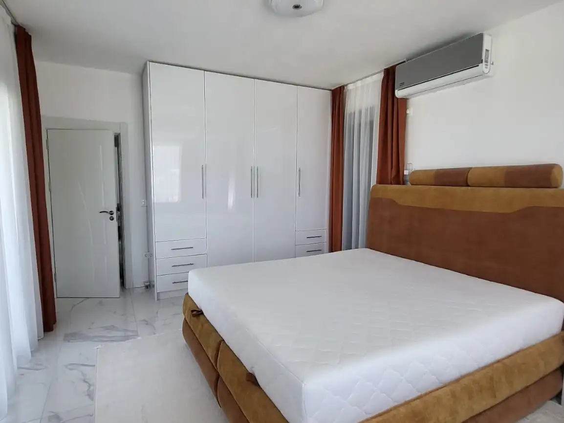 House 305m² in Montenegro, Dobra Voda. Priced at 420000€ rent photo-9