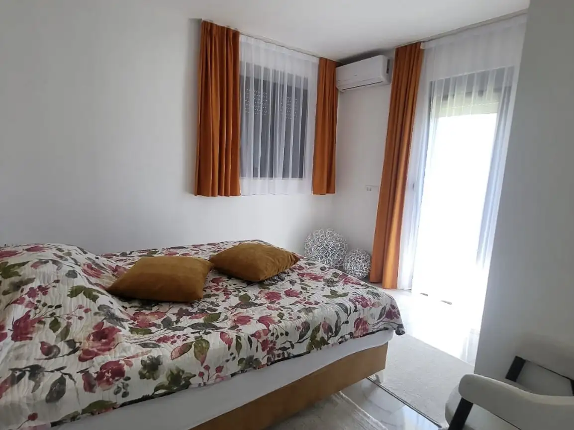 House 305m² in Montenegro, Dobra Voda. Priced at 420000€ rent photo-11