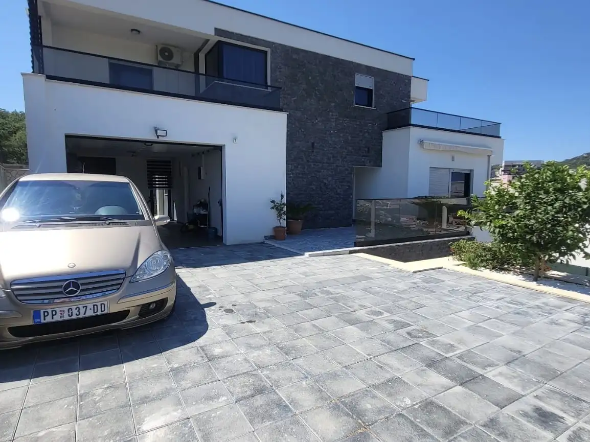 House 305m² in Montenegro, Dobra Voda. Priced at 420000€ rent photo-12