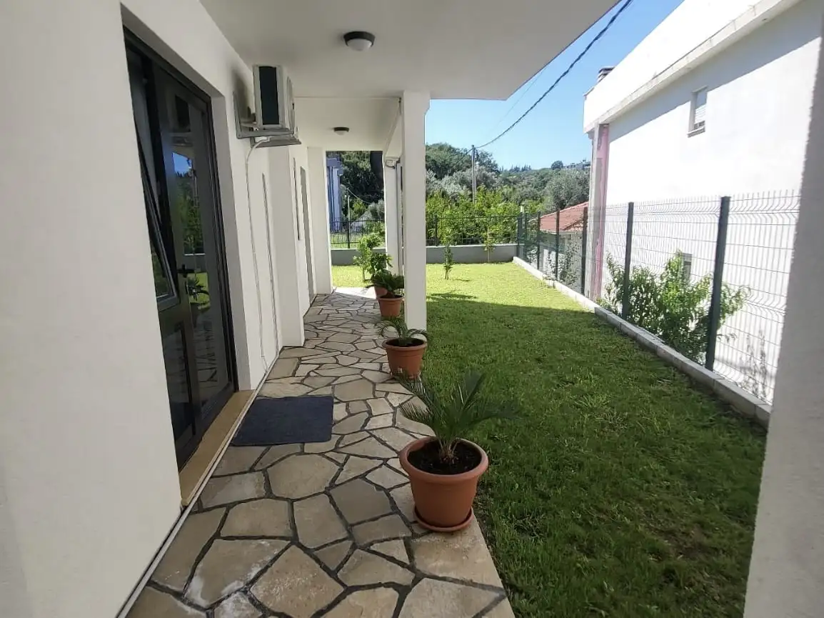 House 305m² in Montenegro, Dobra Voda. Priced at 420000€ rent photo-17