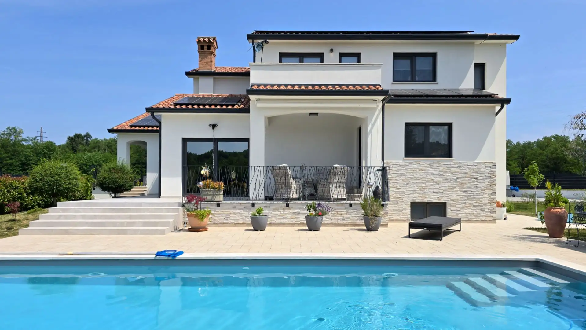 Villa 280m² in Croatia, Motovun. Priced at 850000€ rent photo-2