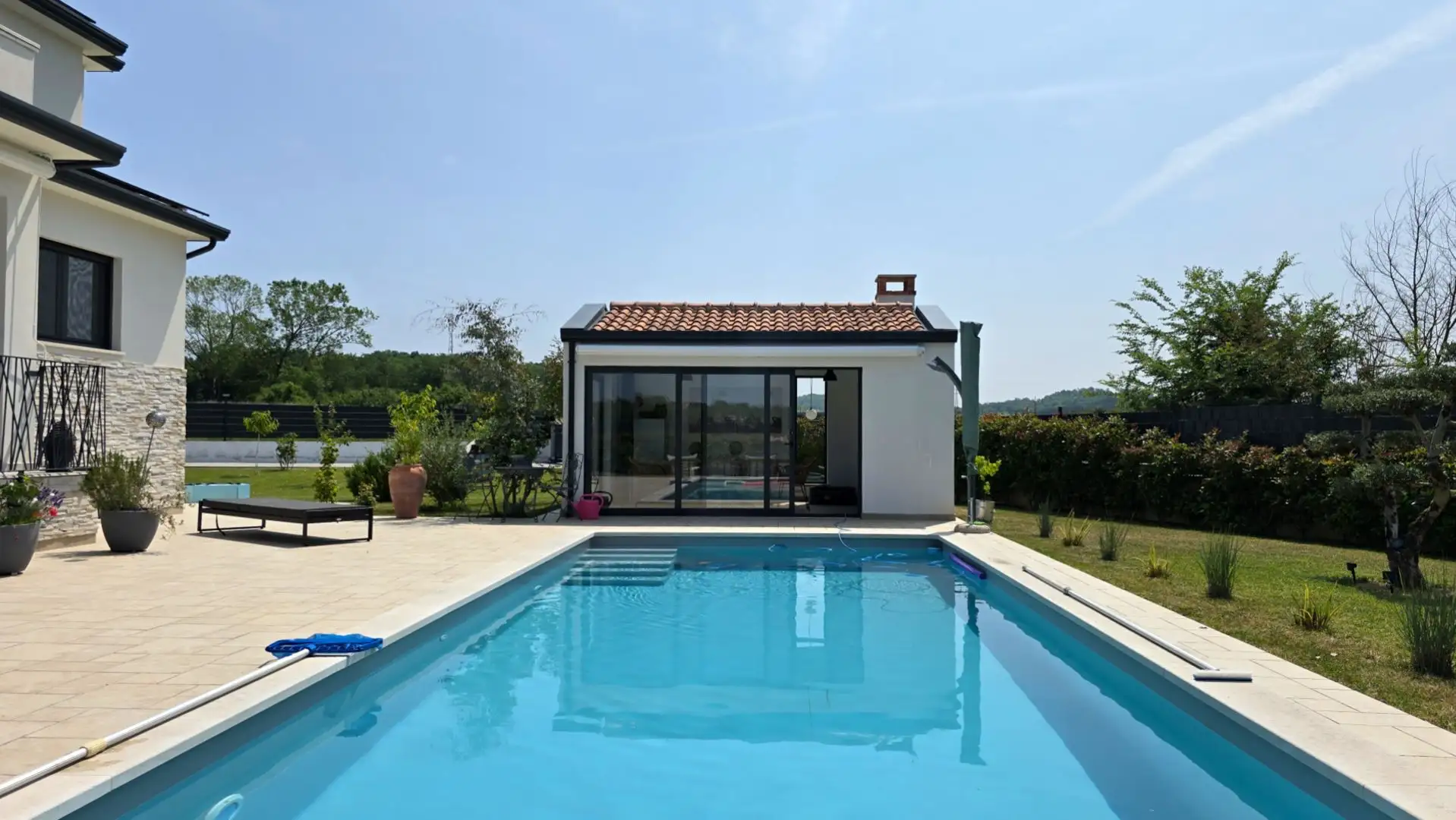Villa 280m² in Croatia, Motovun. Priced at 850000€ rent photo-3