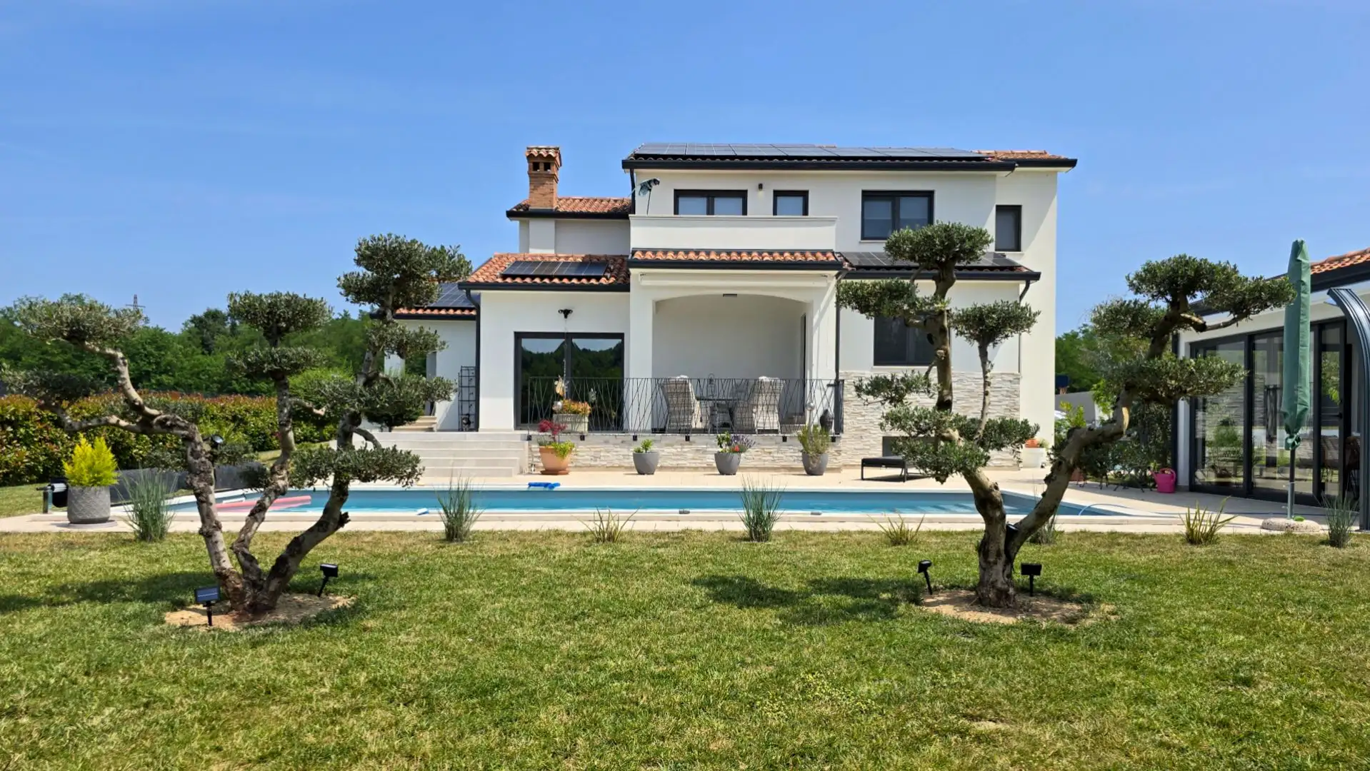 Villa 280m² in Croatia, Motovun. Priced at 850000€ rent photo-5