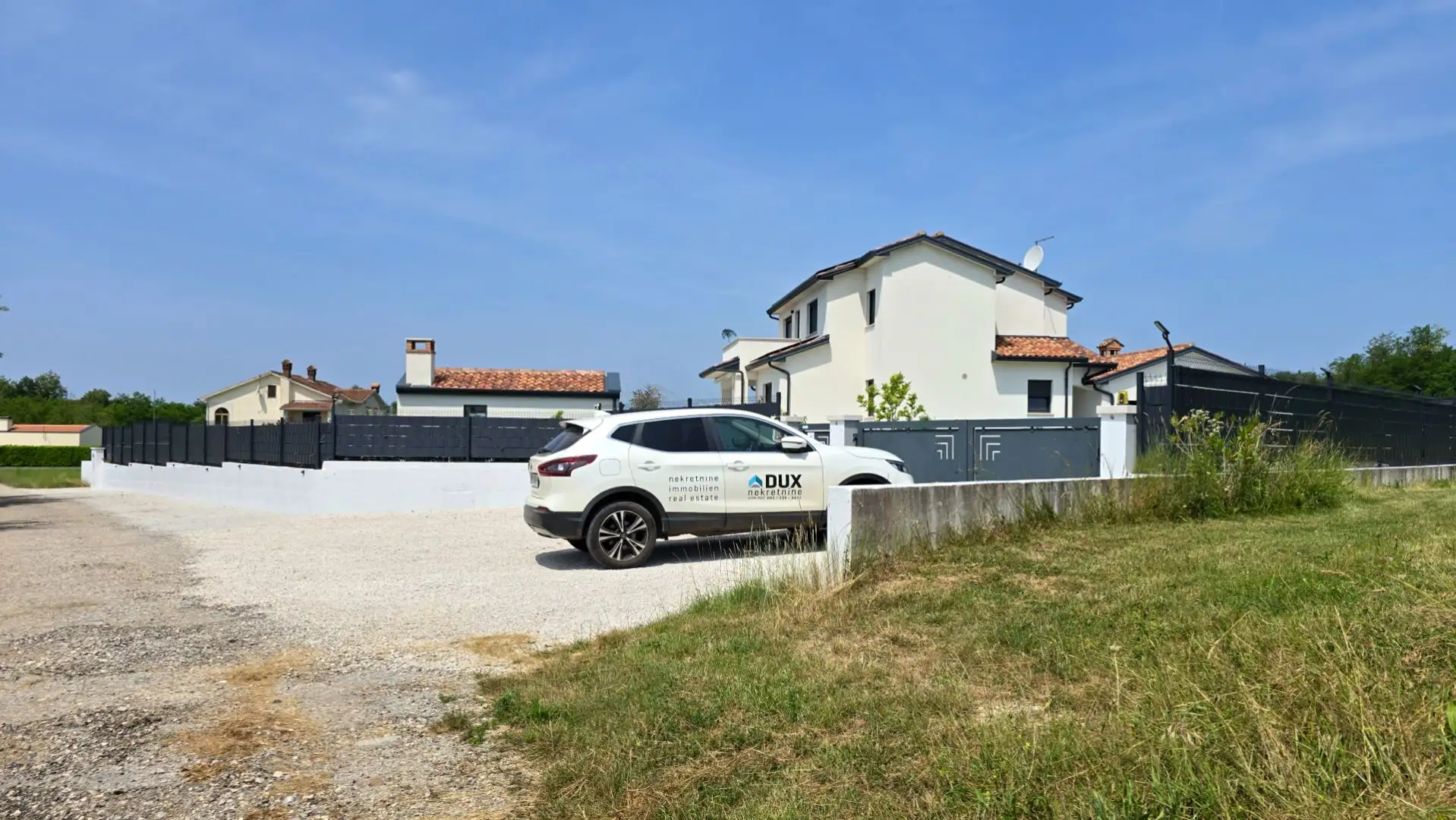 Villa 280m² in Croatia, Motovun. Priced at 850000€ rent photo-9