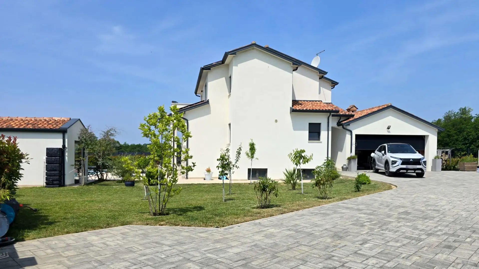 Villa 280m² in Croatia, Motovun. Priced at 850000€ rent photo-10