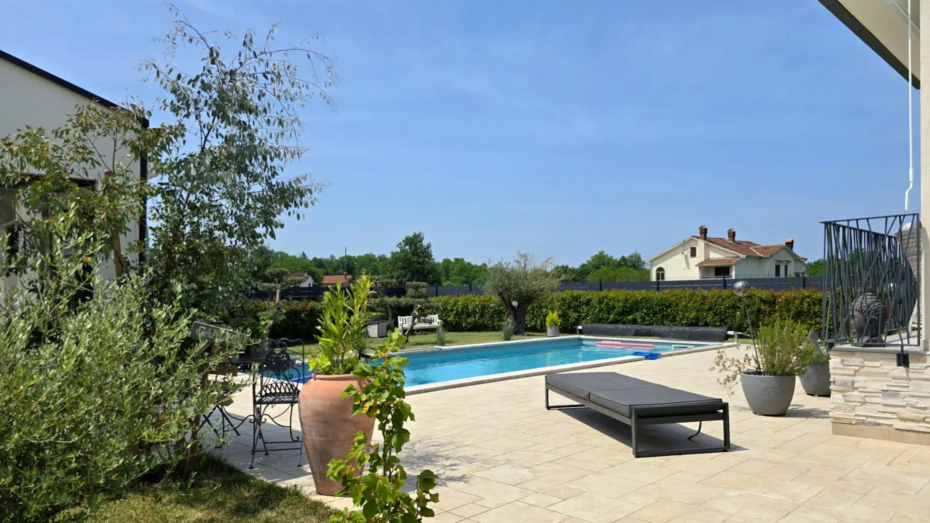 Villa 280m² in Croatia, Motovun. Priced at 850000€ rent photo-16