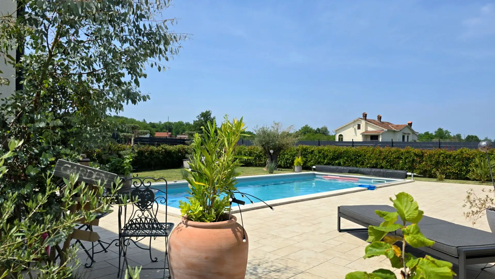 Villa 280m² in Croatia, Motovun. Priced at 850000€ rent photo-17