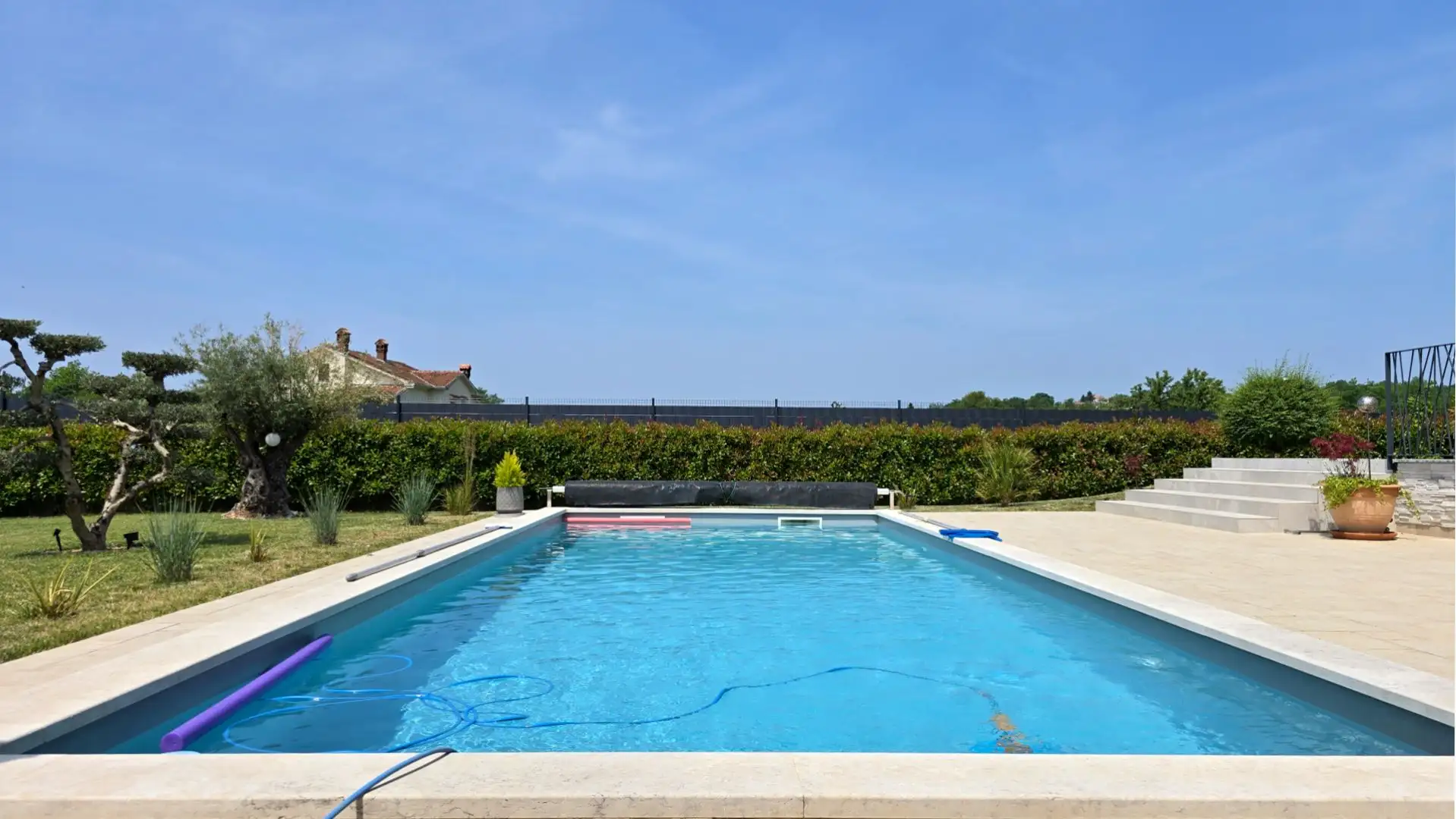Villa 280m² in Croatia, Motovun. Priced at 850000€ rent photo-21