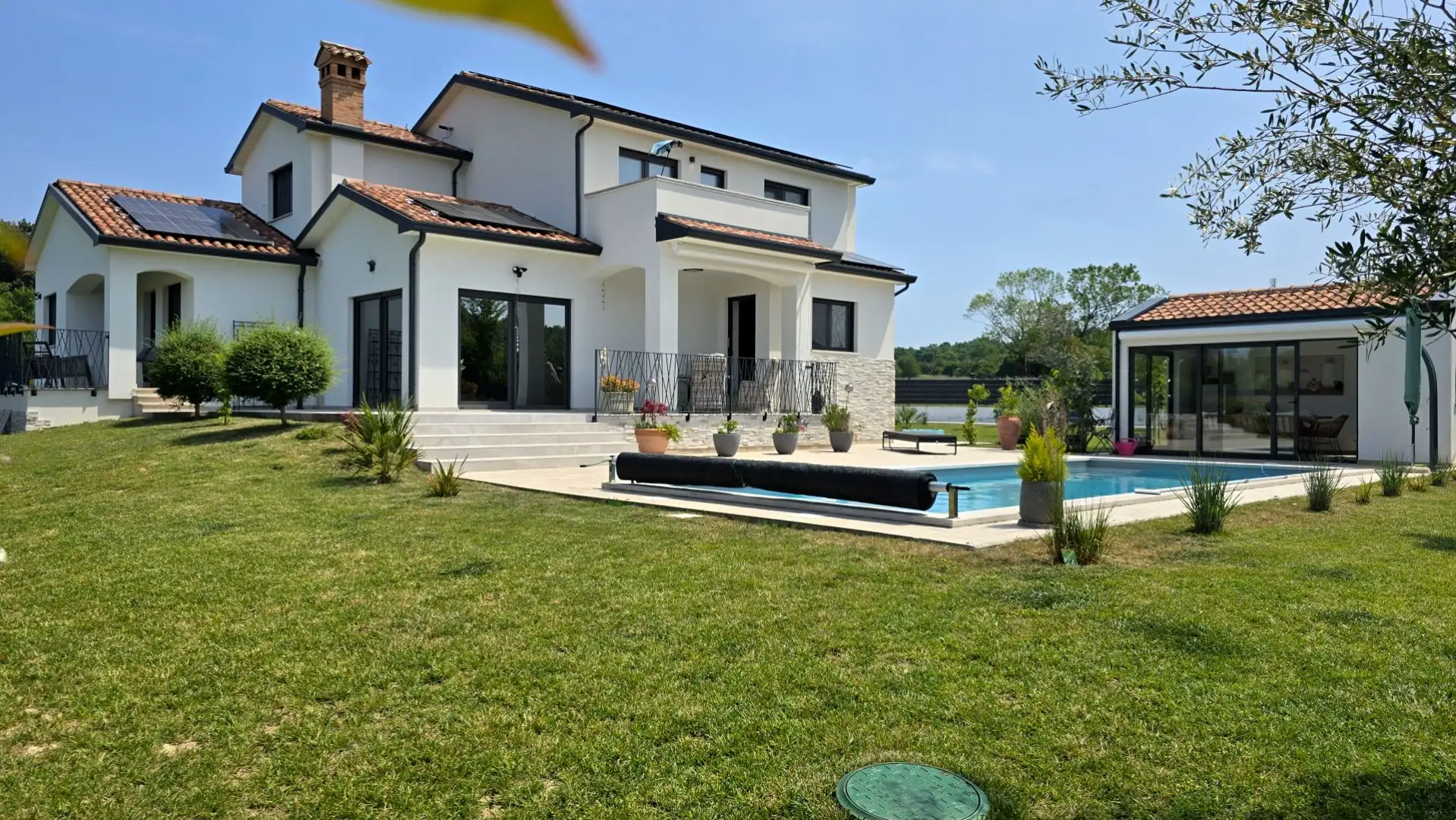 Villa 280m² in Croatia, Motovun. Priced at 850000€ rent photo-1