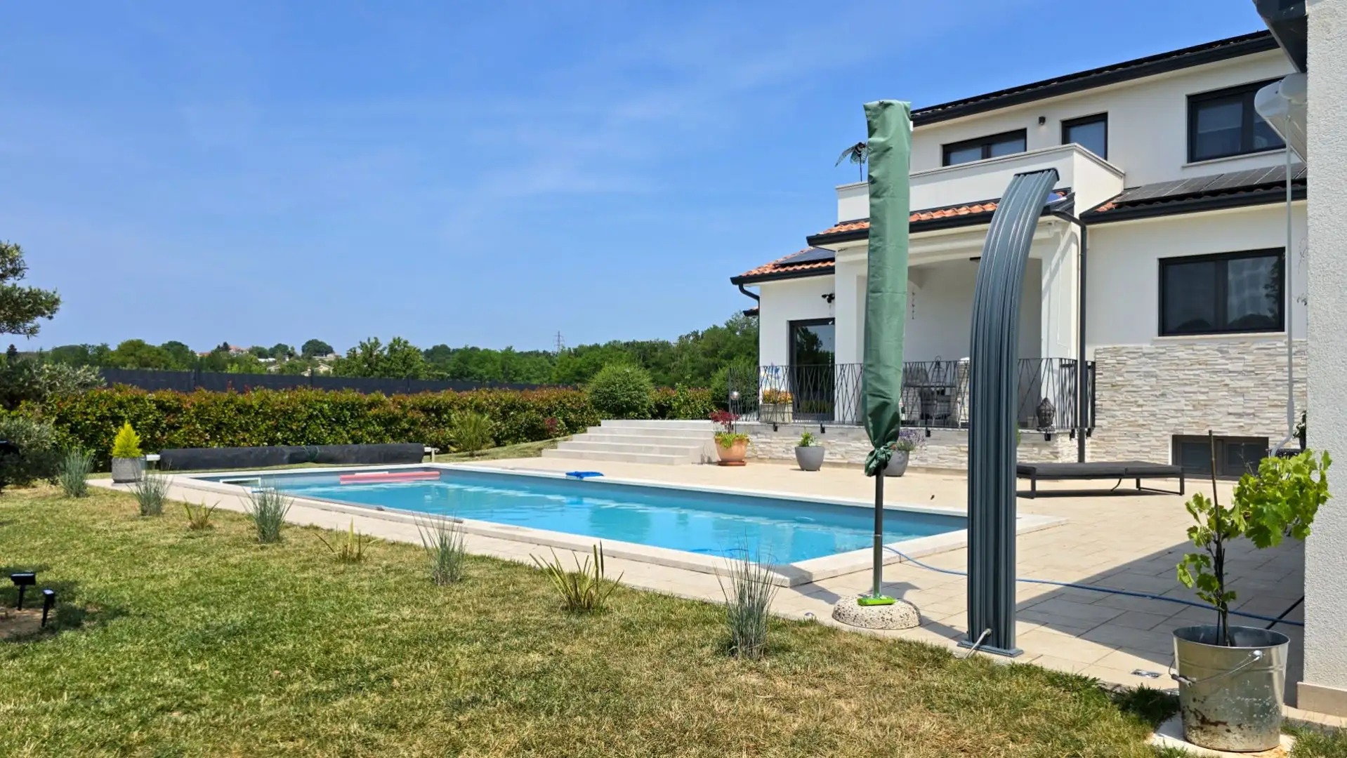 Villa 280m² in Croatia, Motovun. Priced at 850000€ rent photo-4