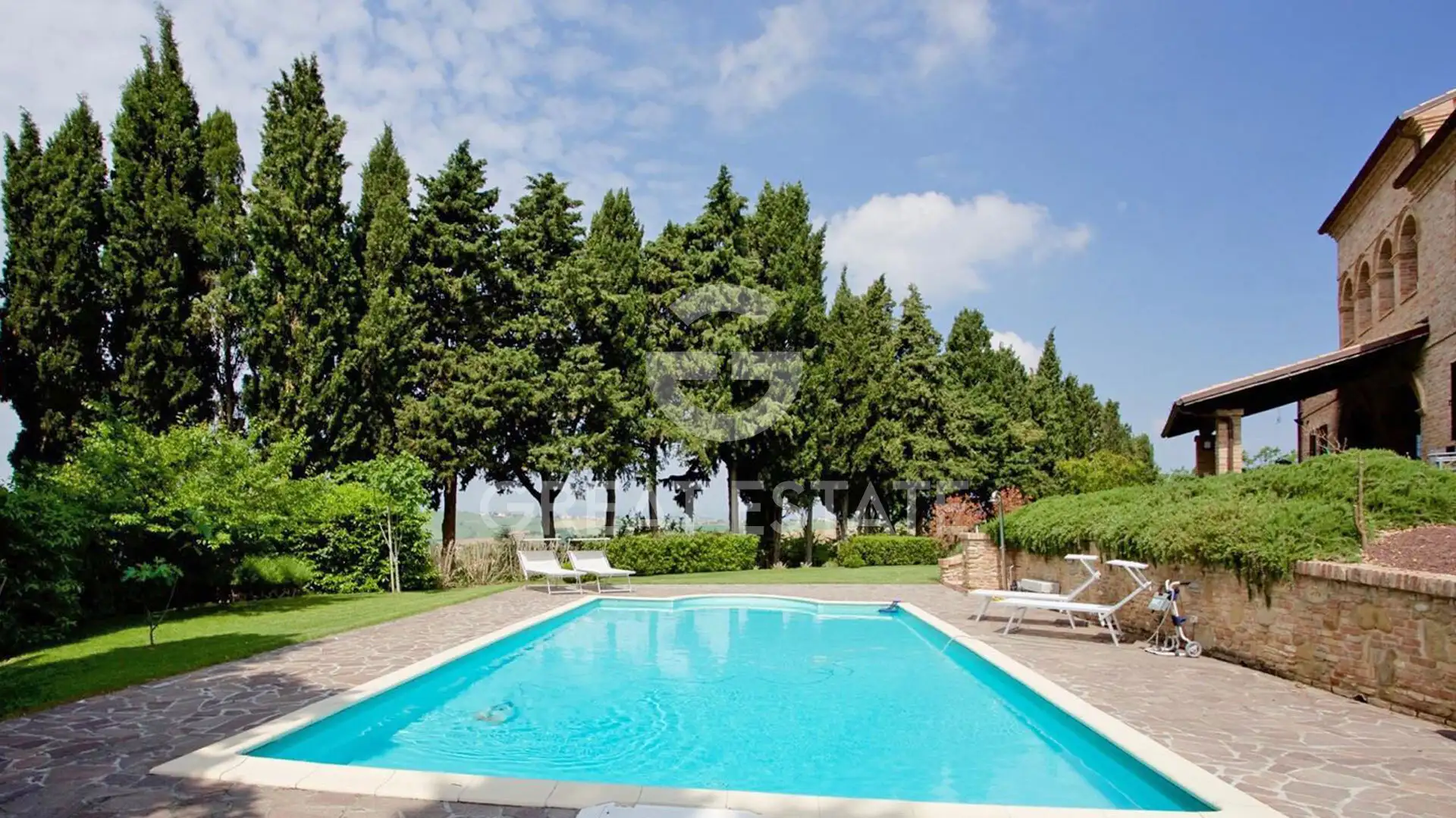 House 584m² in Italy, Pesaro-e Urbino. Priced at 990000€ rent photo-2