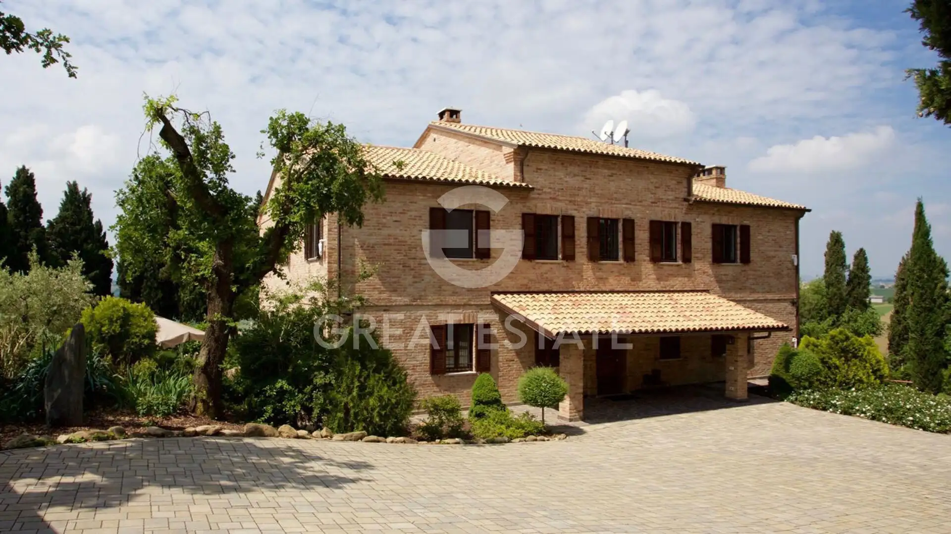 House 584m² in Italy, Pesaro-e Urbino. Priced at 990000€ rent photo-4