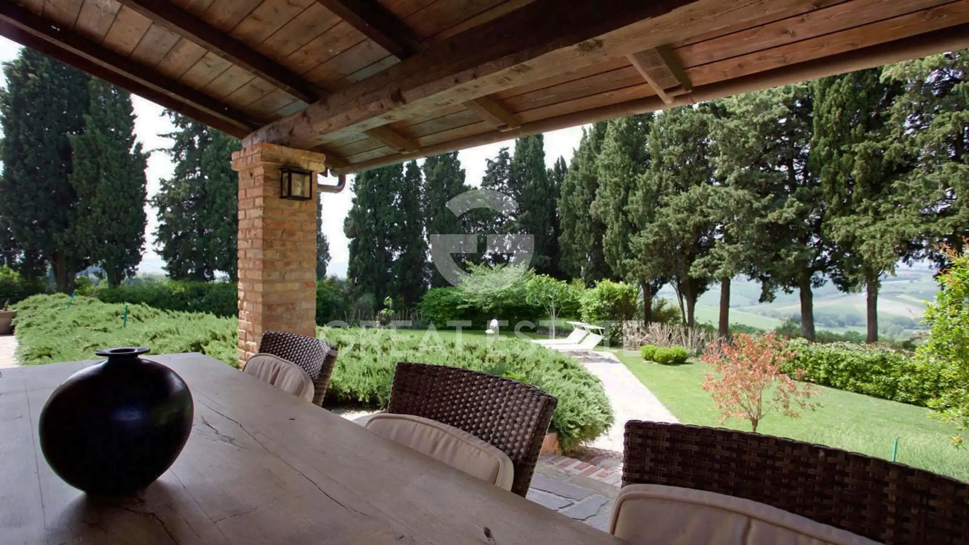 House 584m² in Italy, Pesaro-e Urbino. Priced at 990000€ rent photo-5
