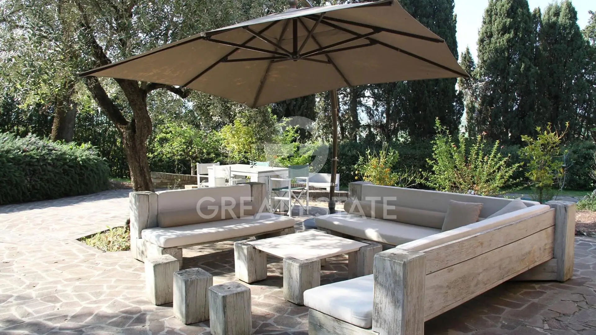 House 584m² in Italy, Pesaro-e Urbino. Priced at 990000€ rent photo-7