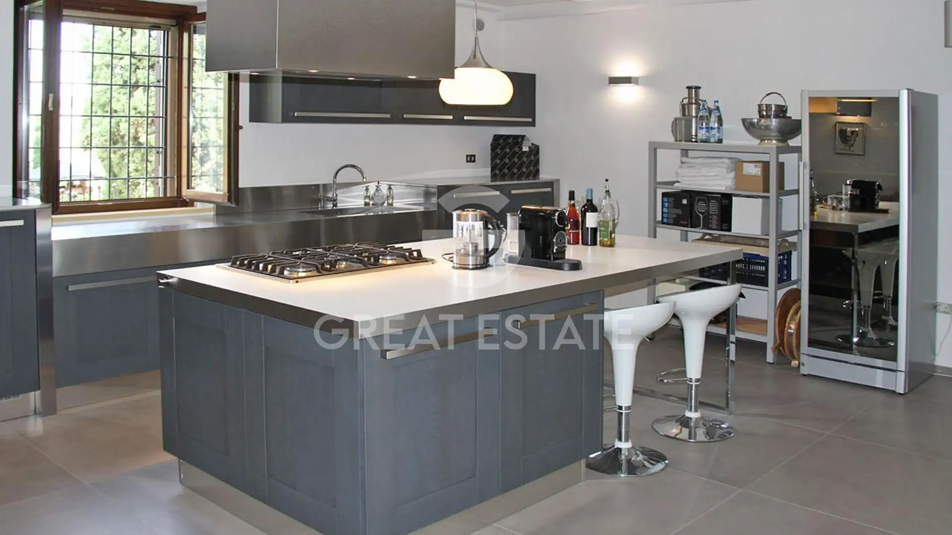 House 584m² in Italy, Pesaro-e Urbino. Priced at 990000€ rent photo-10