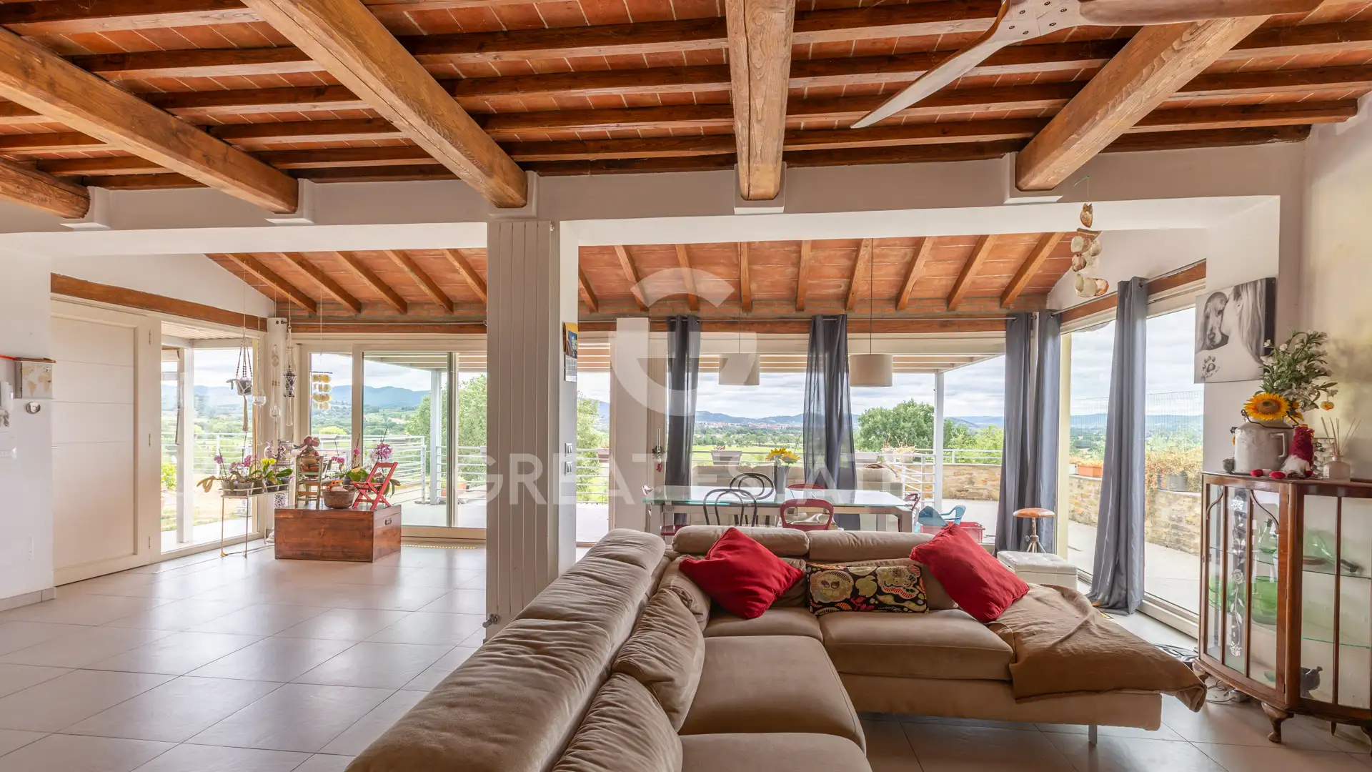 House 517m² in Italy, Arezzo. Priced at 550000€ rent photo-1