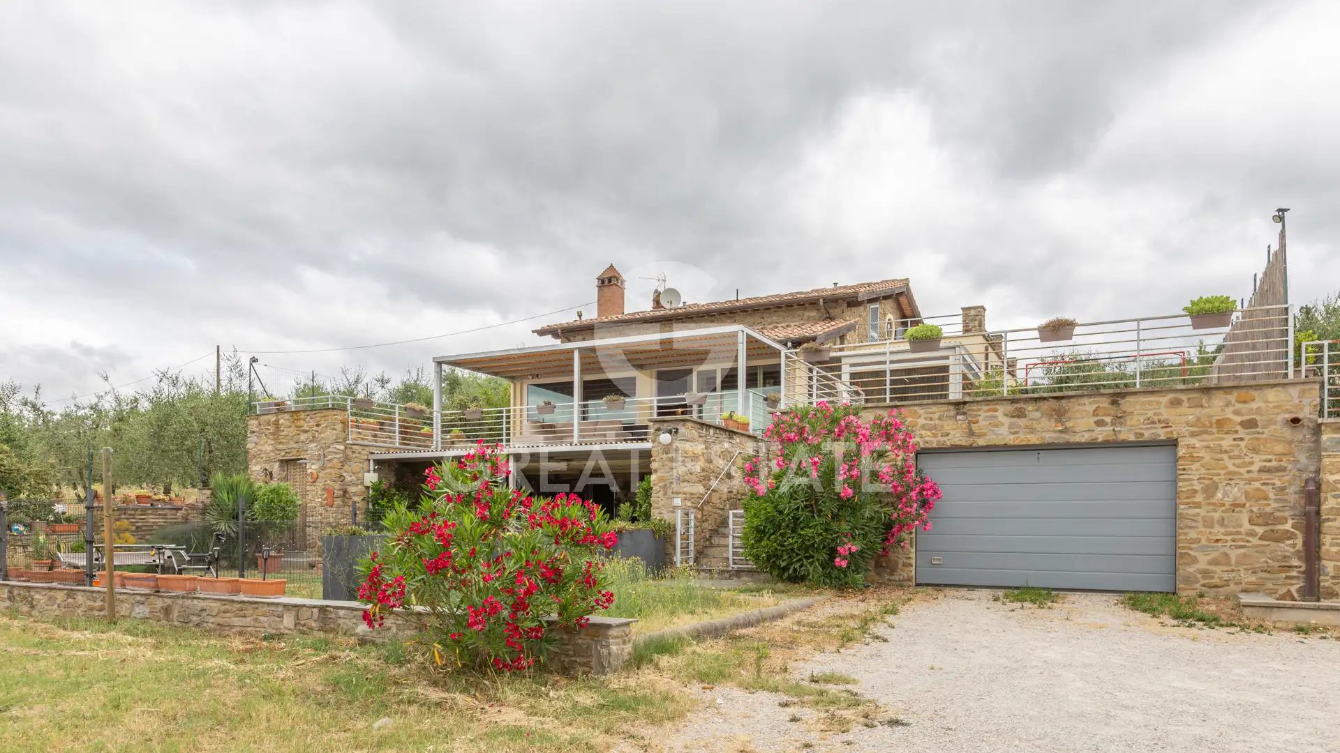 House 517m² in Italy, Arezzo. Priced at 550000€ rent photo-2