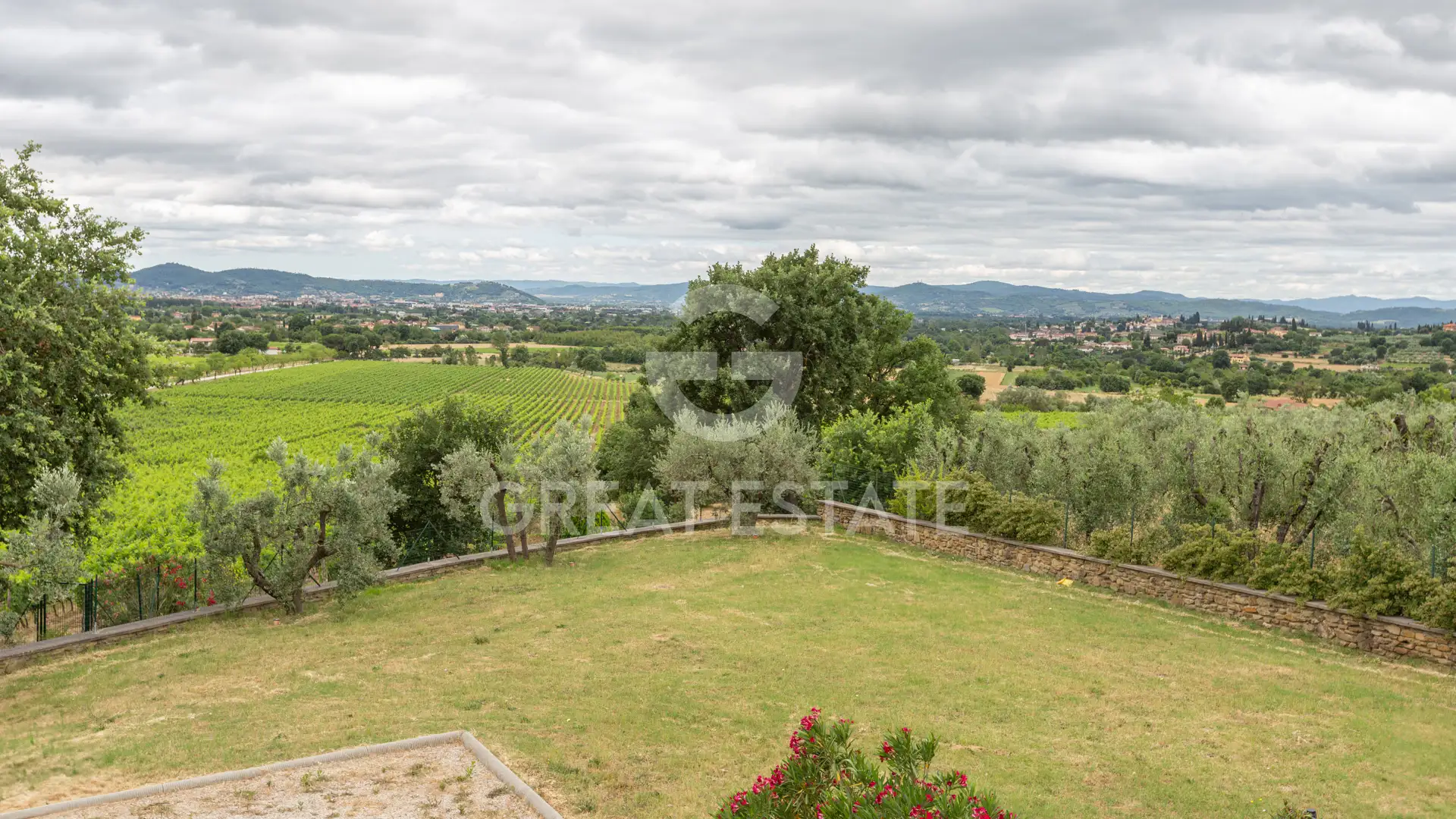 House 517m² in Italy, Arezzo. Priced at 550000€ rent photo-11