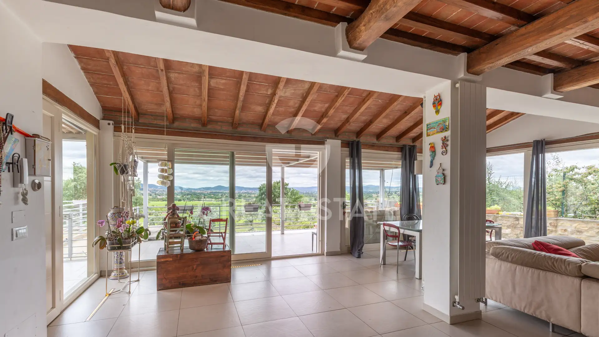 House 517m² in Italy, Arezzo. Priced at 550000€ rent photo-13