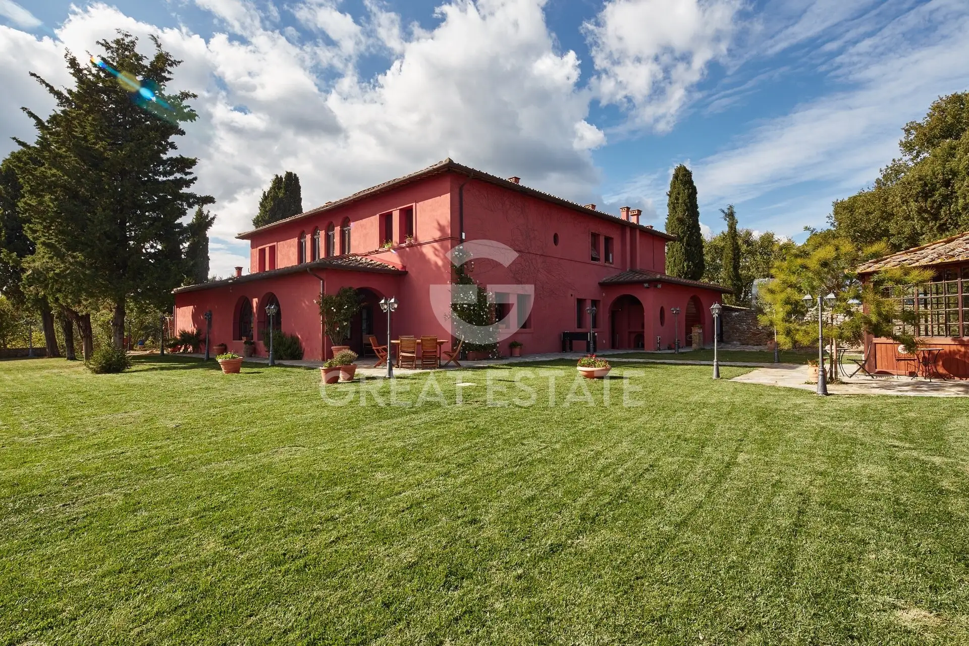 House 1112m² in Italy, Arezzo. Priced at 1750000€ rent photo-1