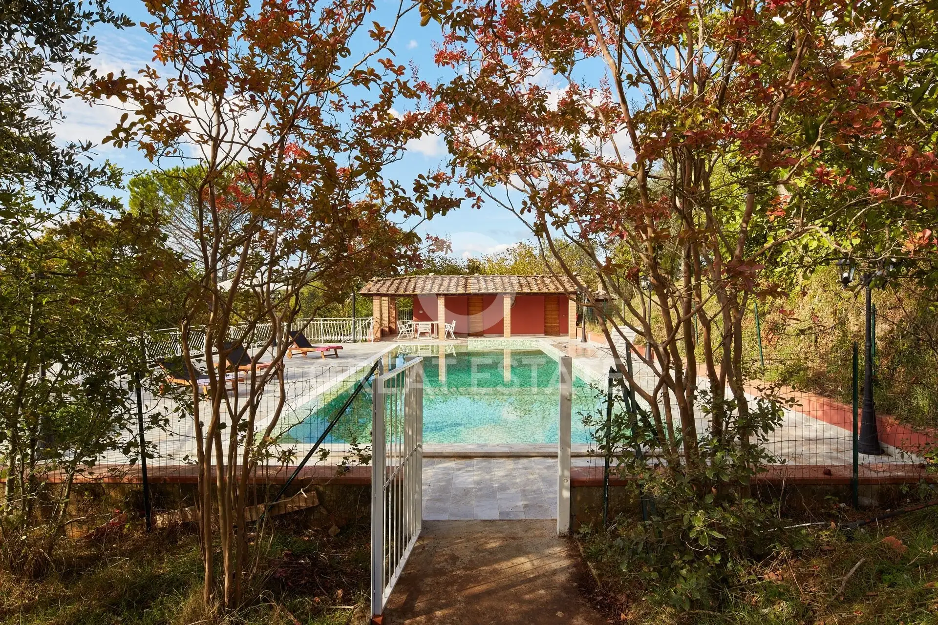 House 1112m² in Italy, Arezzo. Priced at 1750000€ rent photo-2