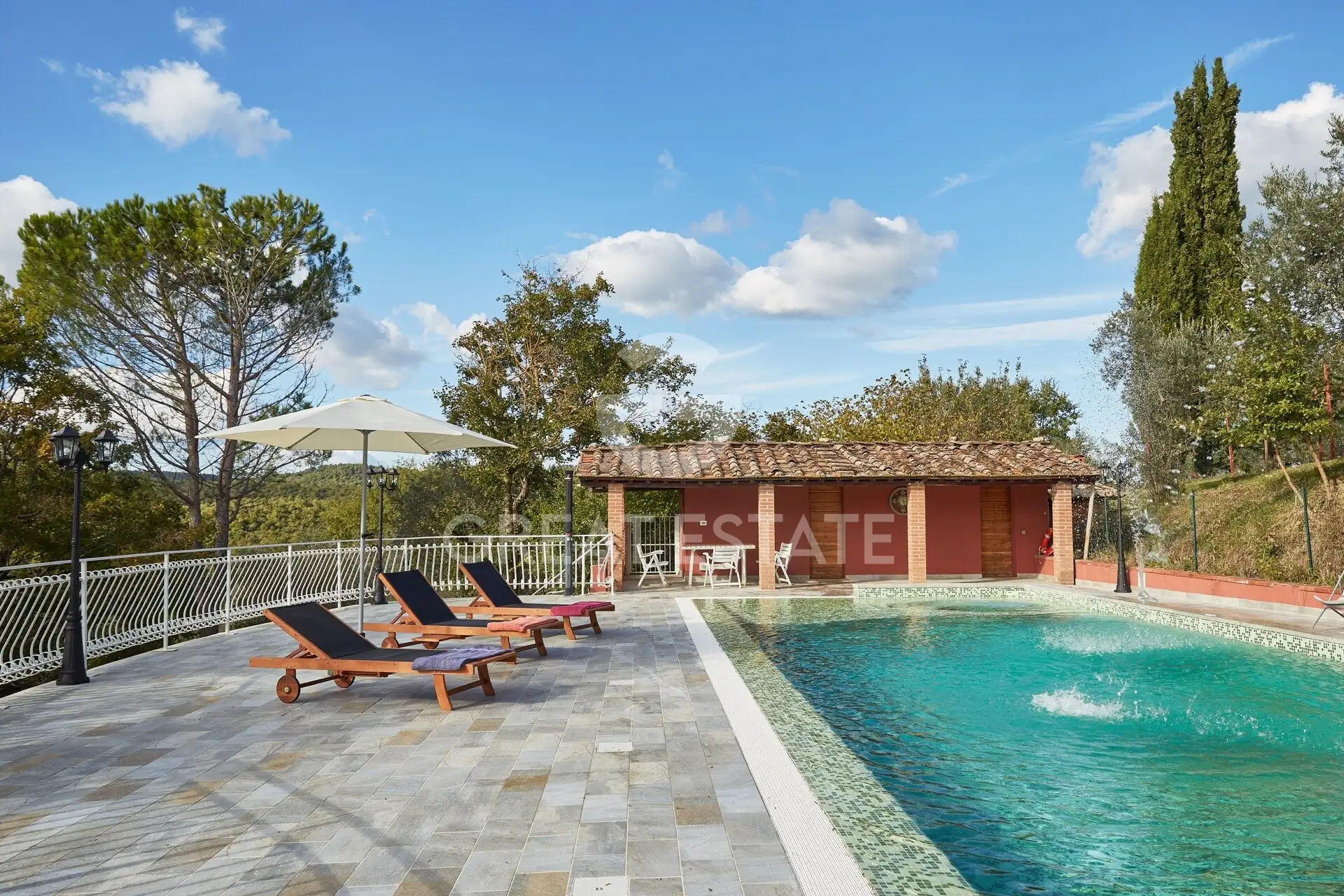 House 1112m² in Italy, Arezzo. Priced at 1750000€ rent photo-3