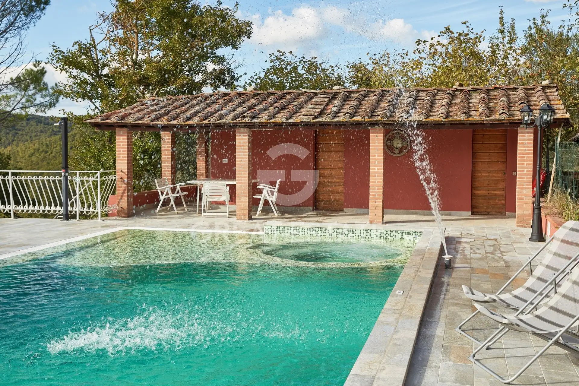 House 1112m² in Italy, Arezzo. Priced at 1750000€ rent photo-4