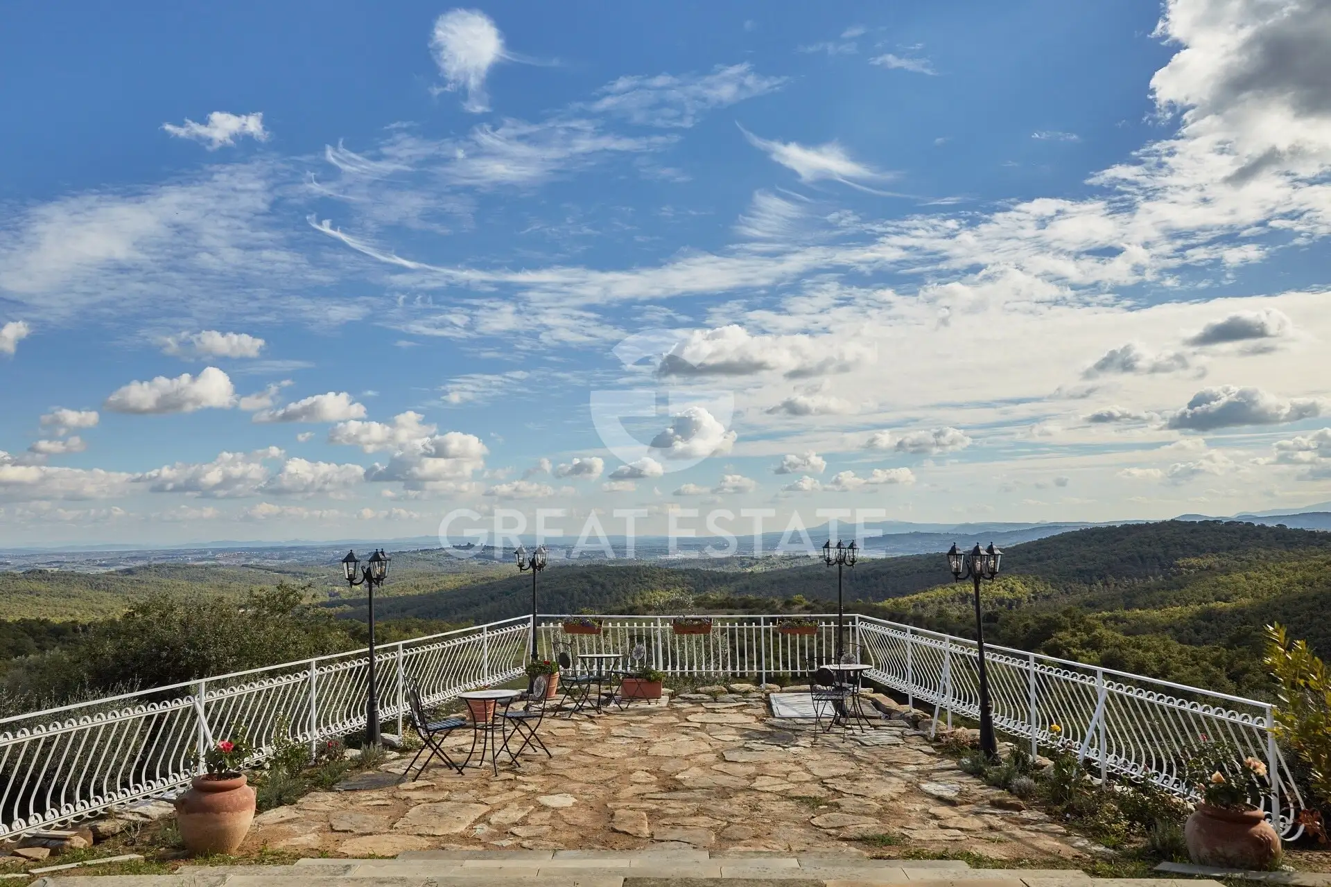 House 1112m² in Italy, Arezzo. Priced at 1750000€ rent photo-5