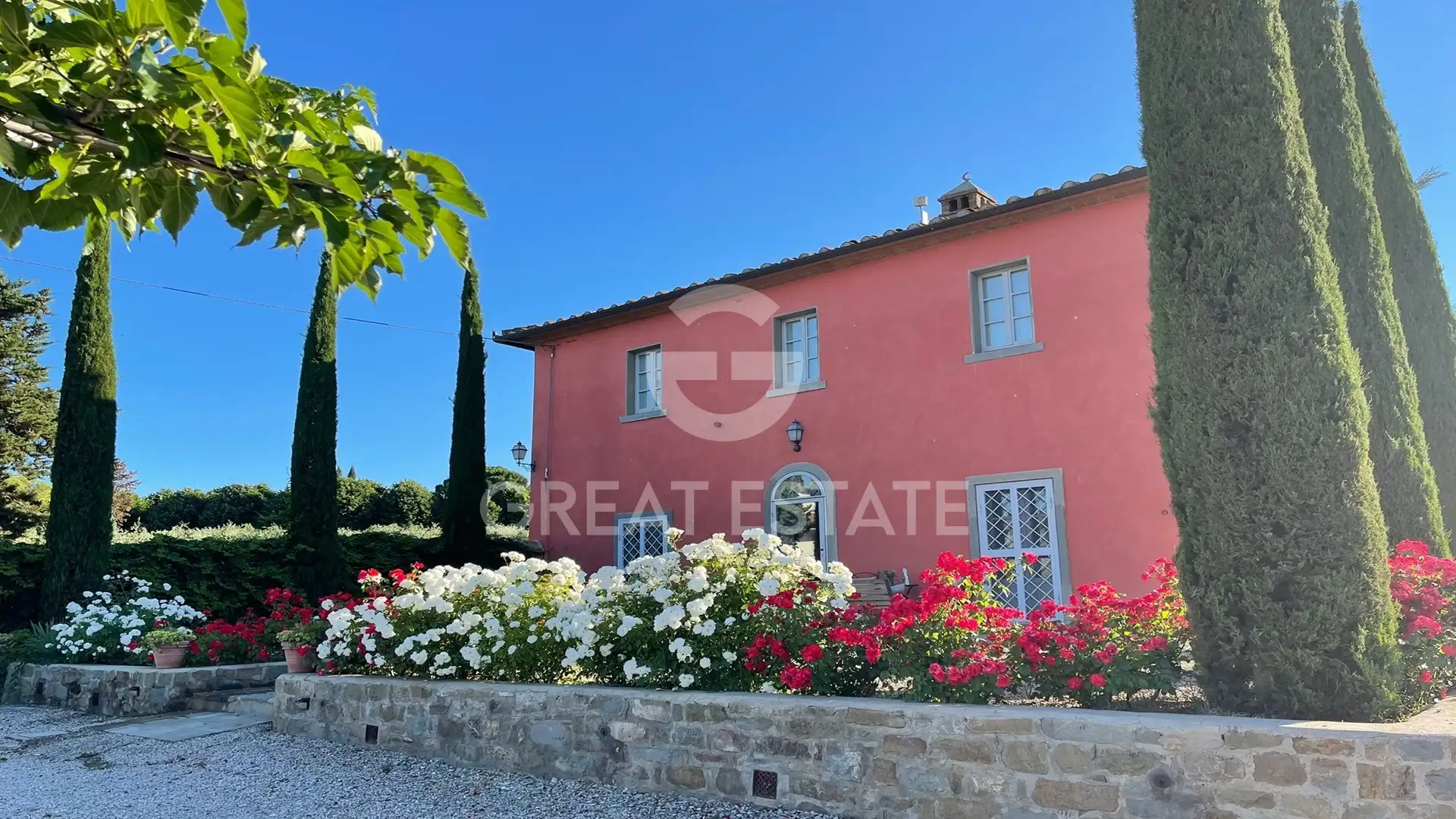Villa 397m² in Italy, Arezzo. Priced at 1700000€ rent photo-3